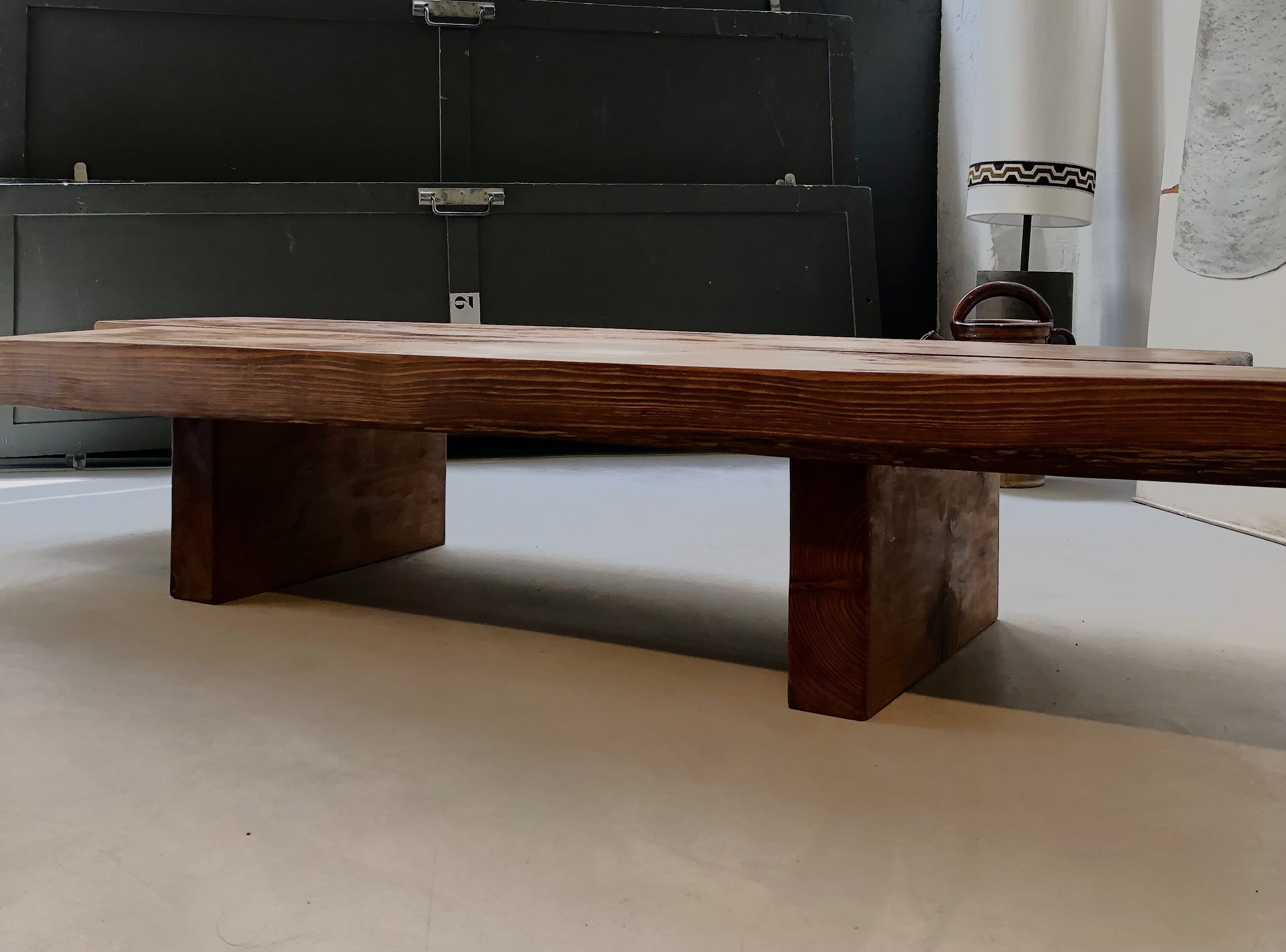 Table basse design Wabi Sabi, numérotée, édition Mobili Mundi