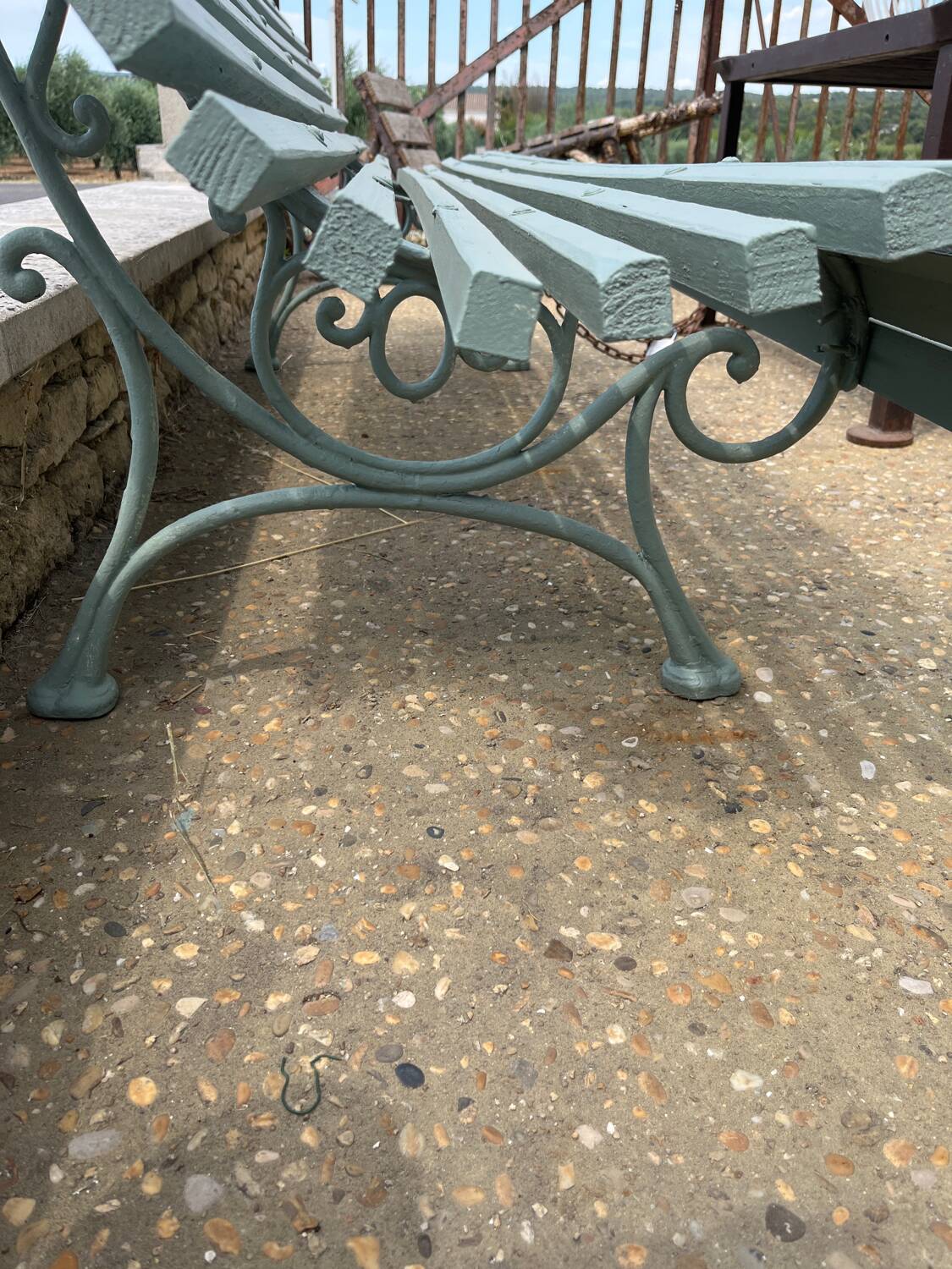 Bench made of metal and wood