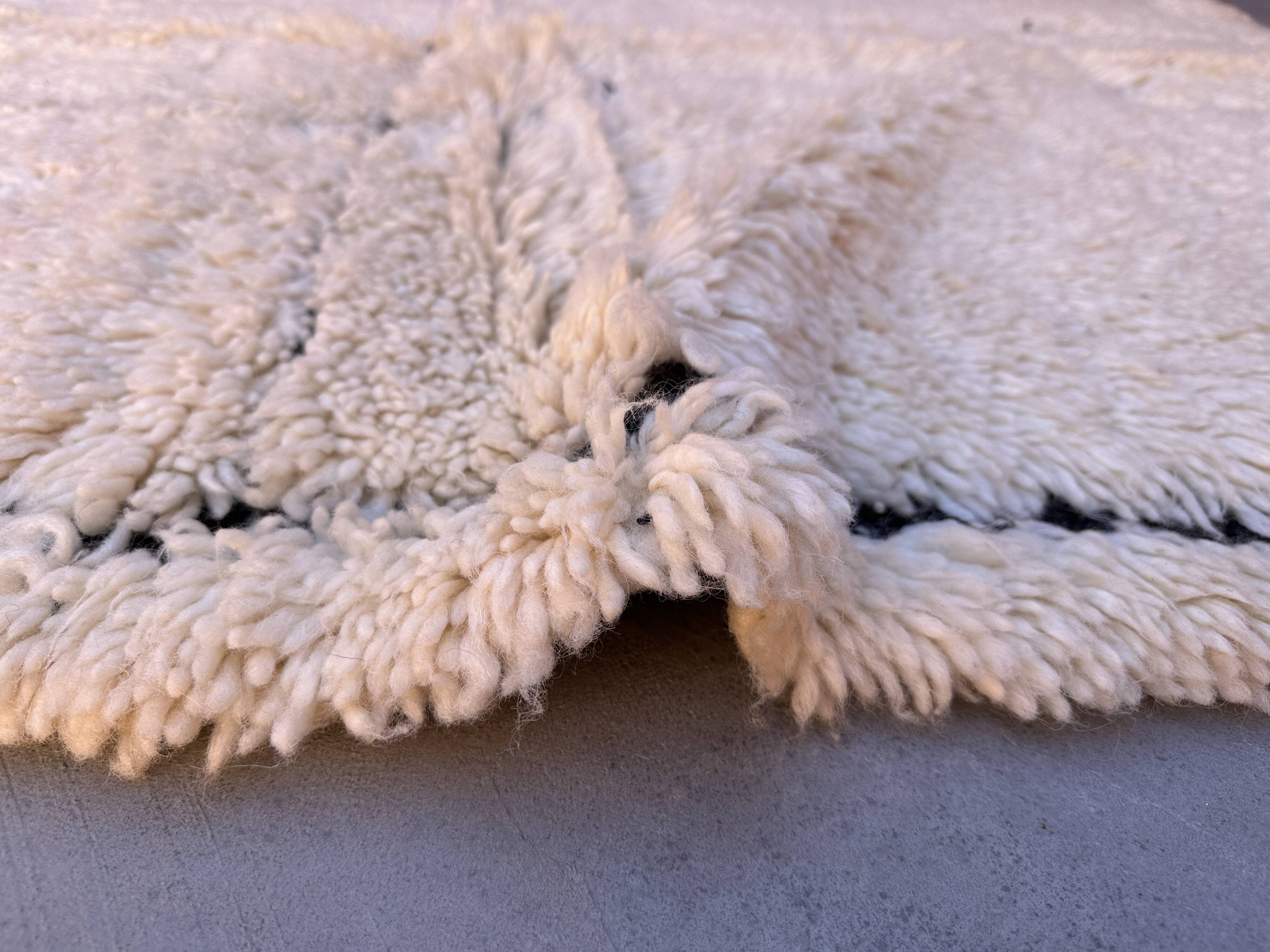 White Marmoucha Moroccan rug - 200 x 148 cm