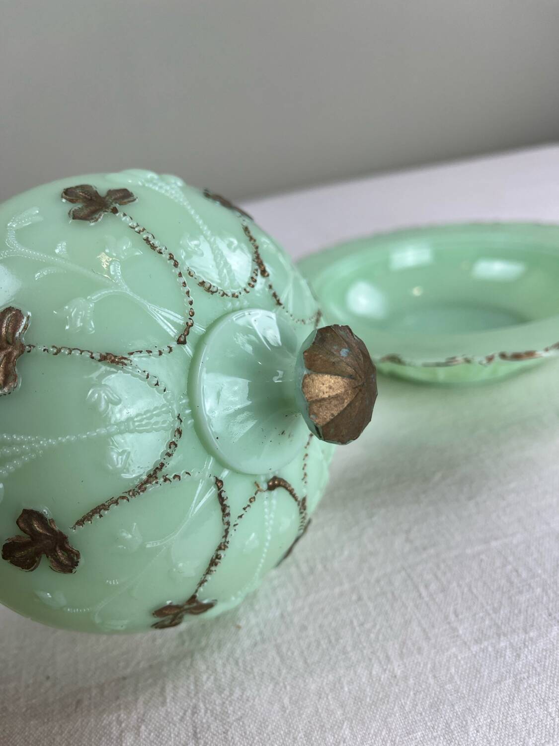 Jade green opaline bonbonnière
