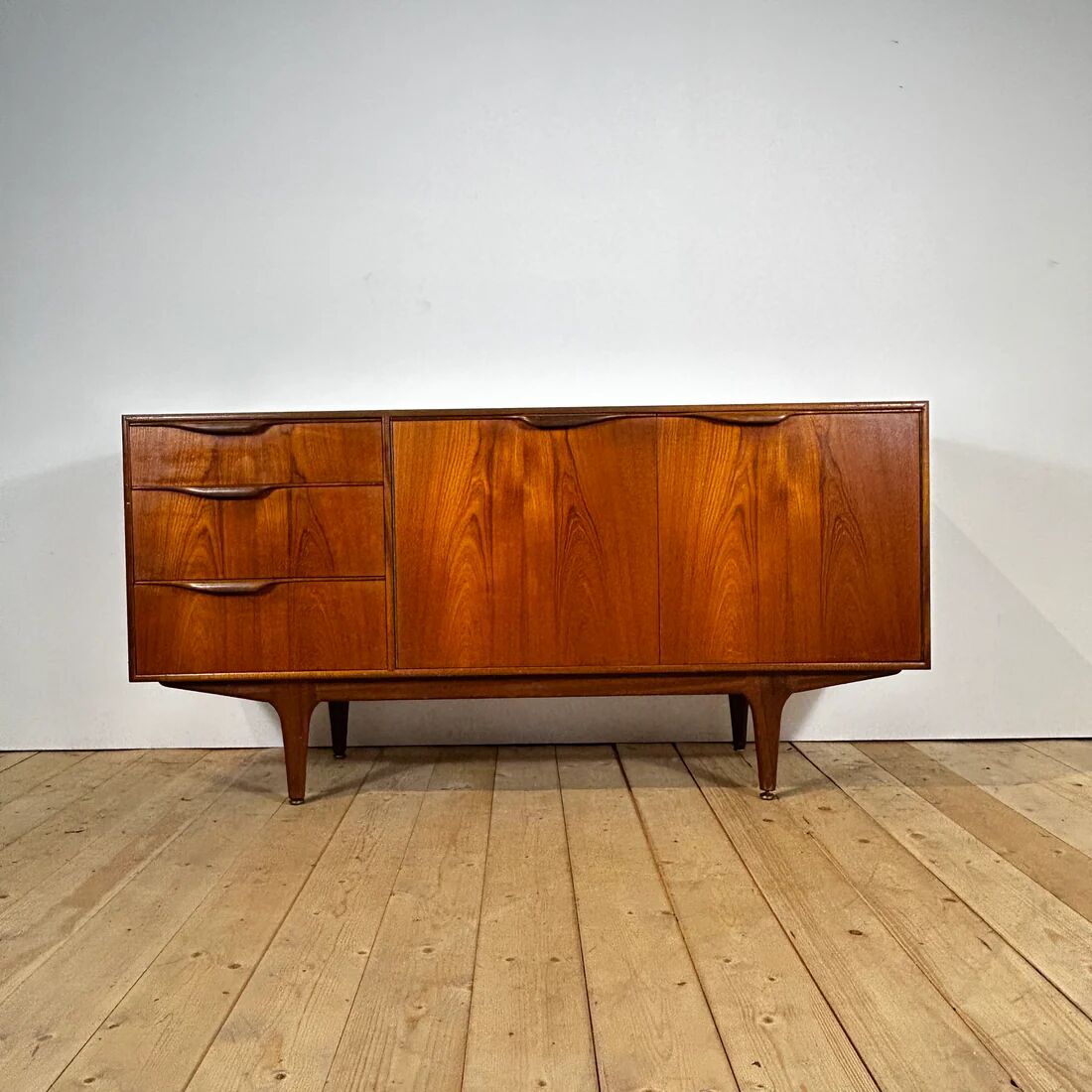 McIntosh buffet, 1960s