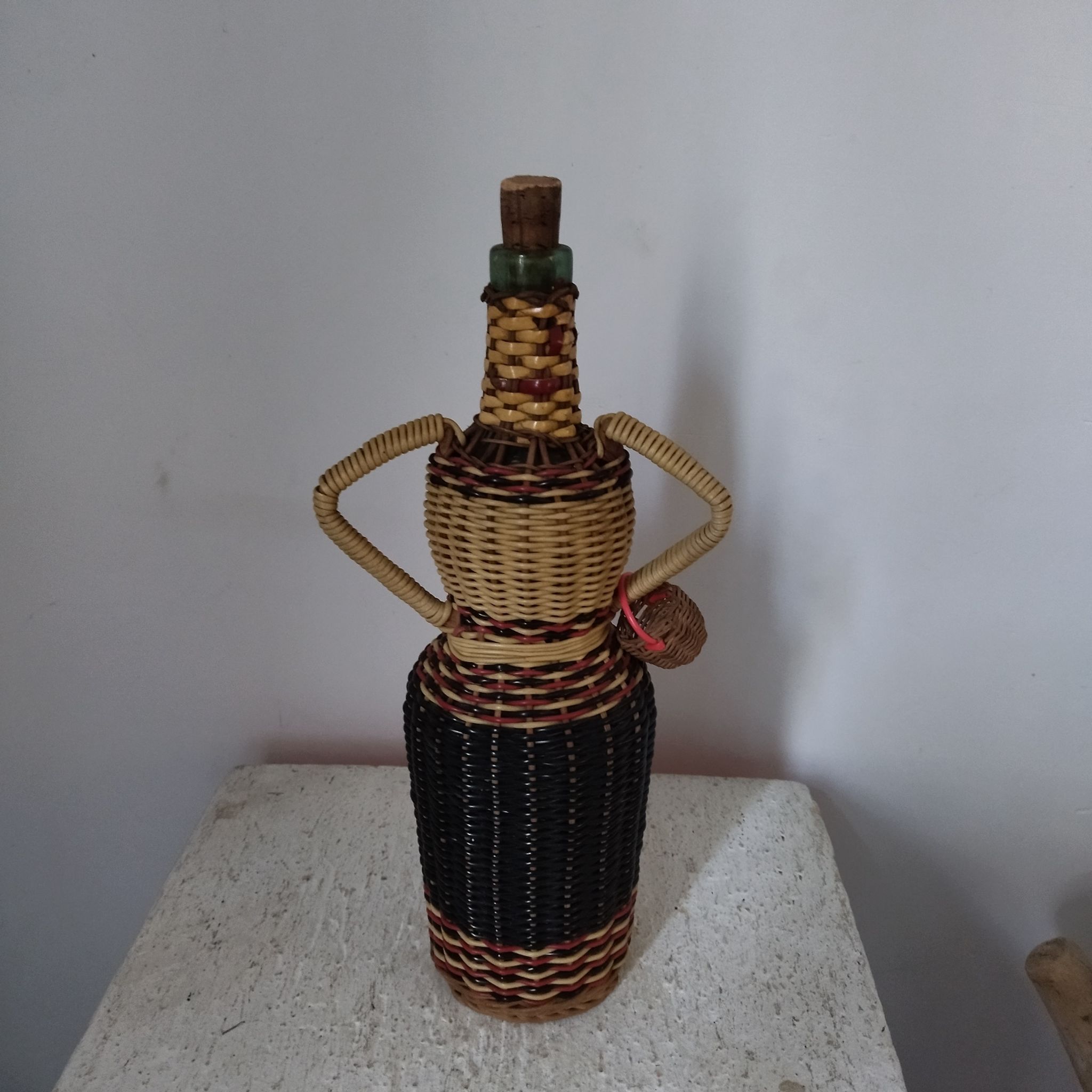 Bouteille anthropomorphe verre et rotin années 50