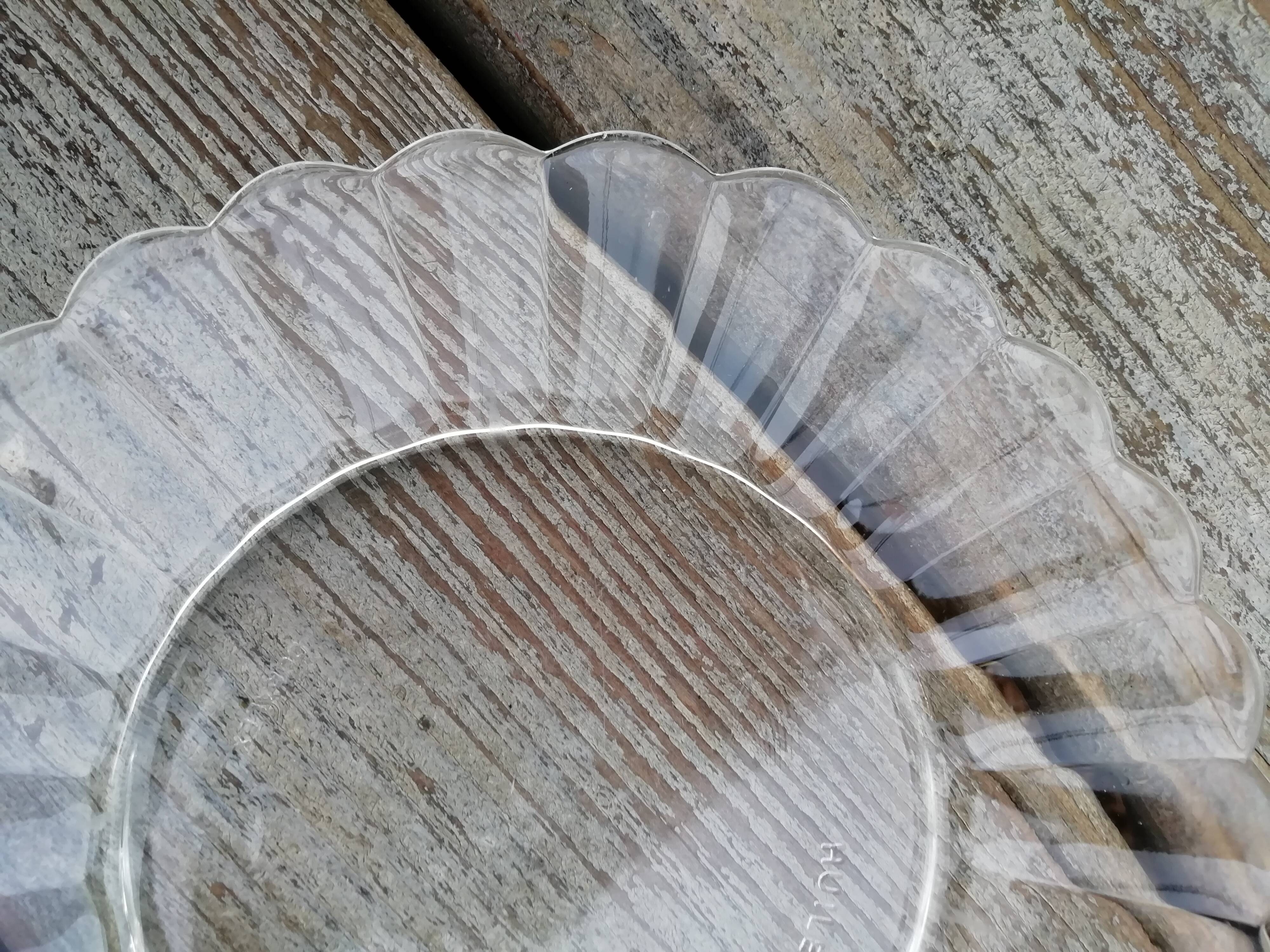 Lot of daisy dessert plates