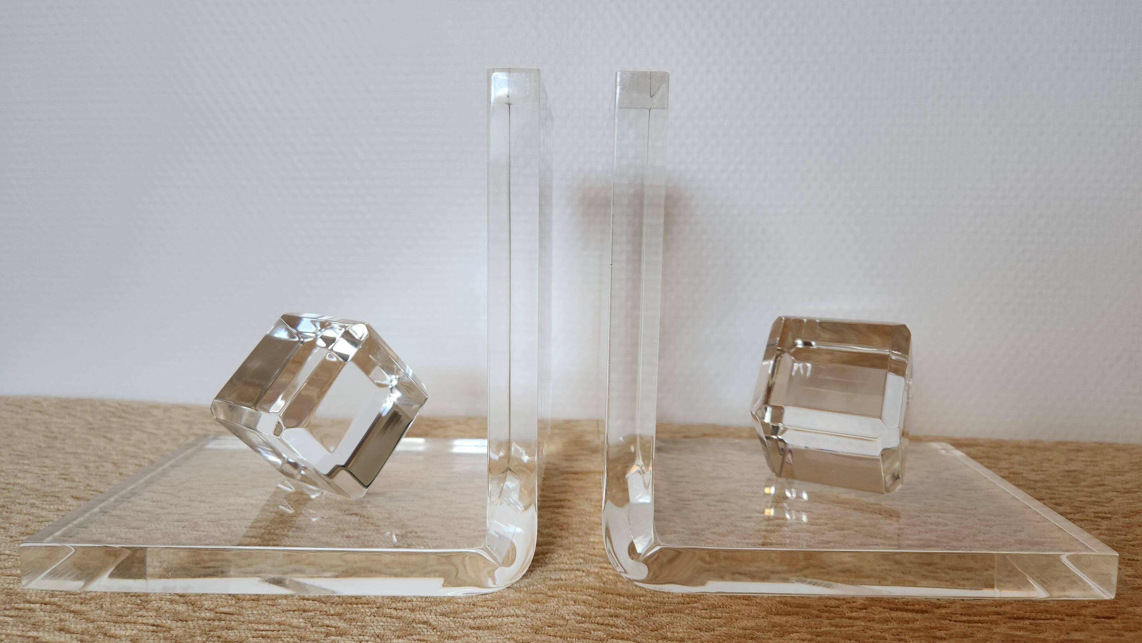 Pair of solid plexiglass bookends, faceted cubes, 1980s
