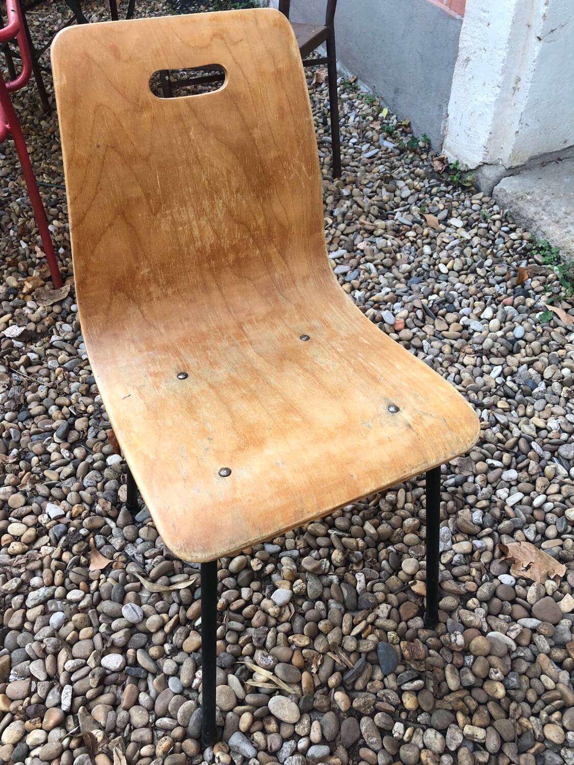 50/60 thermoformed wooden chairs