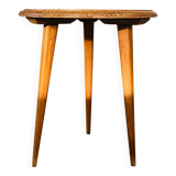 Guéridon tripod avec pieds fuselés