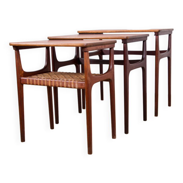 Série de trois tables gigognes danoise en teck et cannage par erling torvits pour heltborg mobler.