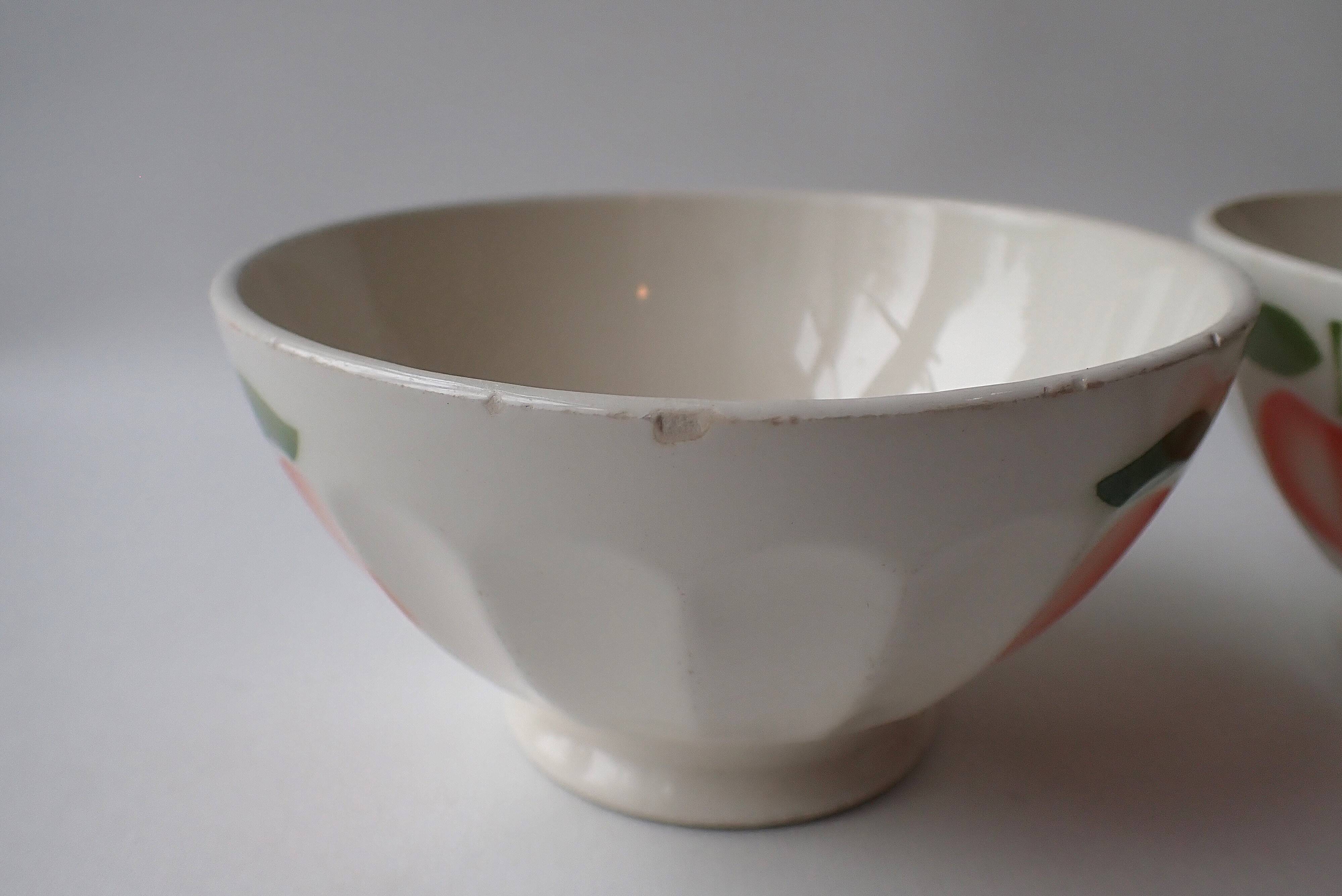 Lot de 2 anciens bols à facettes - motif pomme (ou pêche)