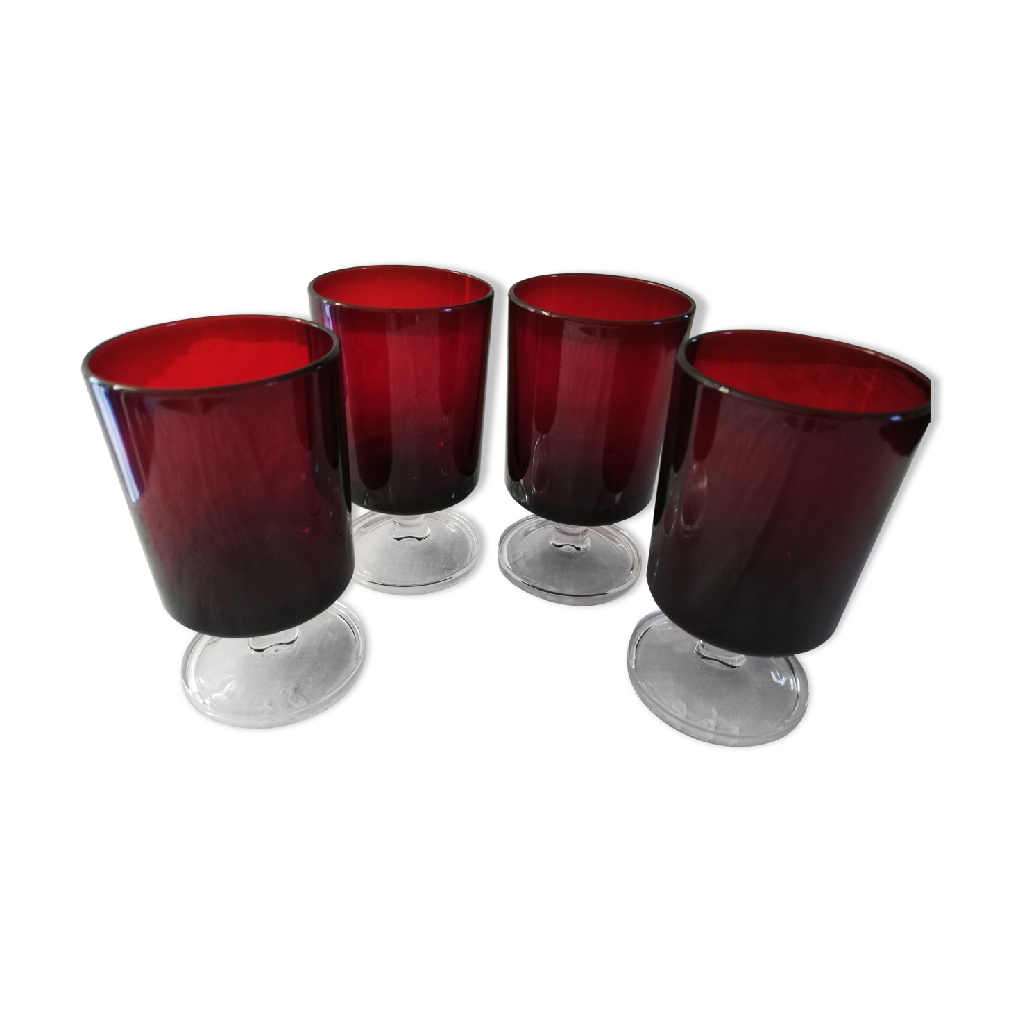 Set of 4 red-coloured wine glasses