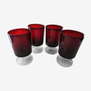 Set of 4 red-coloured wine glasses