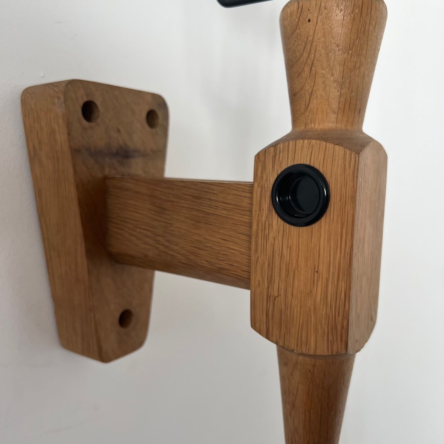 Guillerme et Chambron oak single wall light