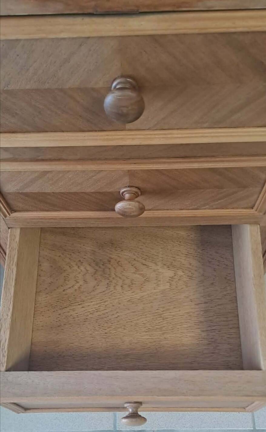 Oak chest of drawers