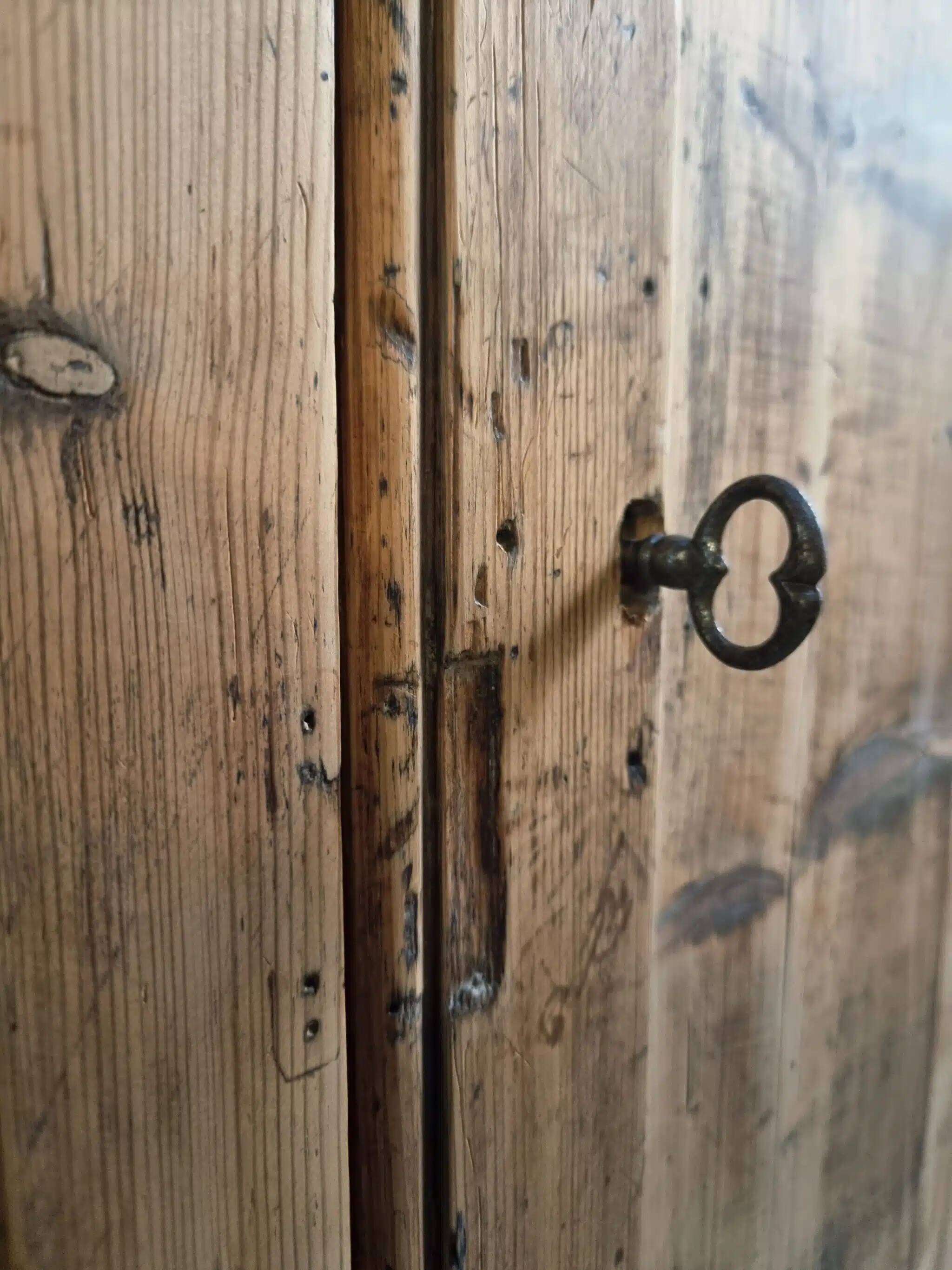 Antique French work cabinet in pine with two doors – rustic country style