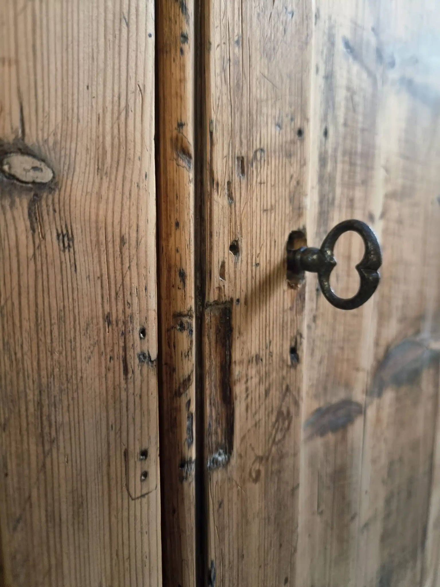 Antique French work cabinet in pine with two doors – rustic country style