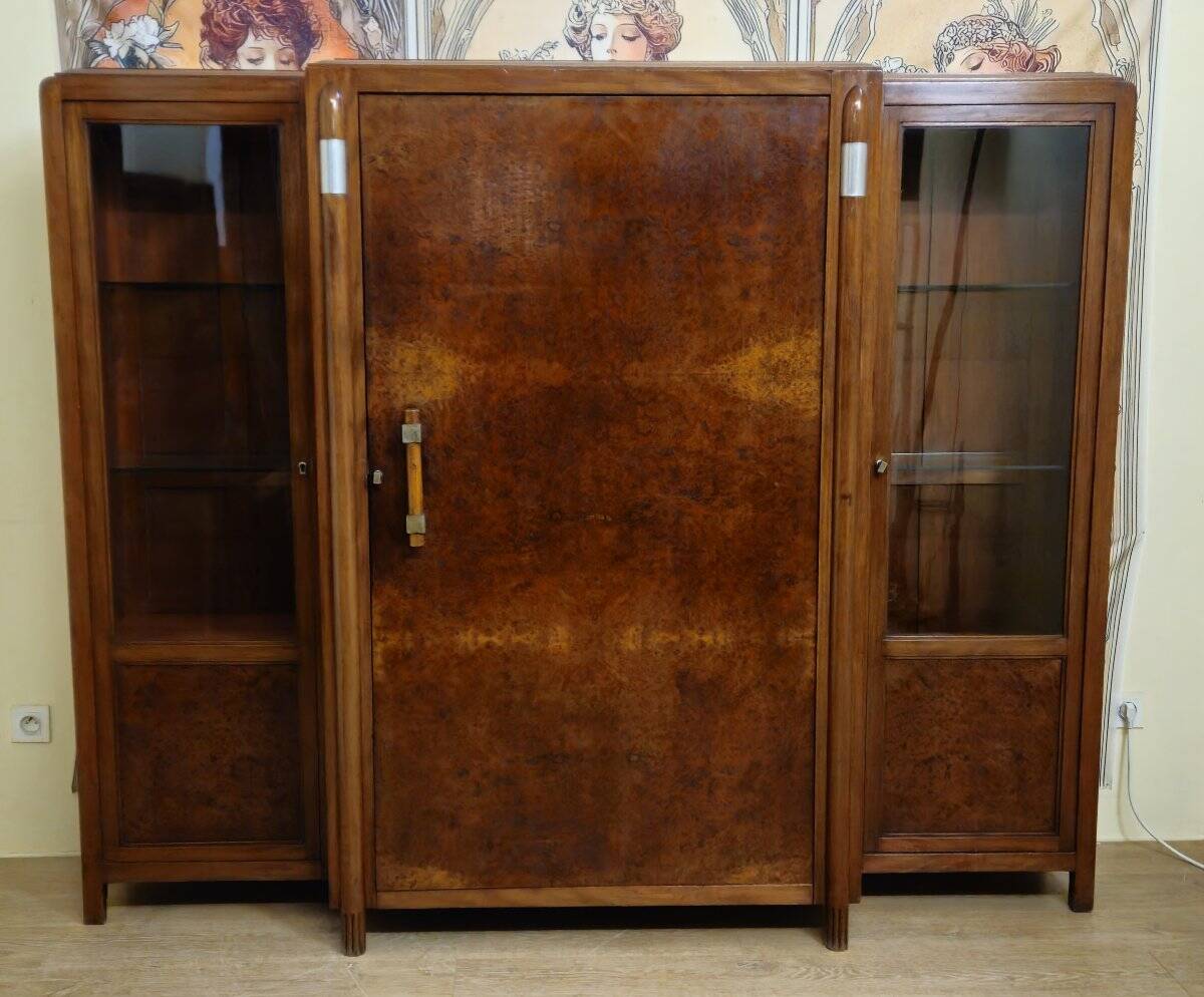 Important Art Deco library in amboyna and mahogany veneer.