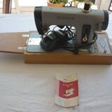 Singer electric sewing machine 198