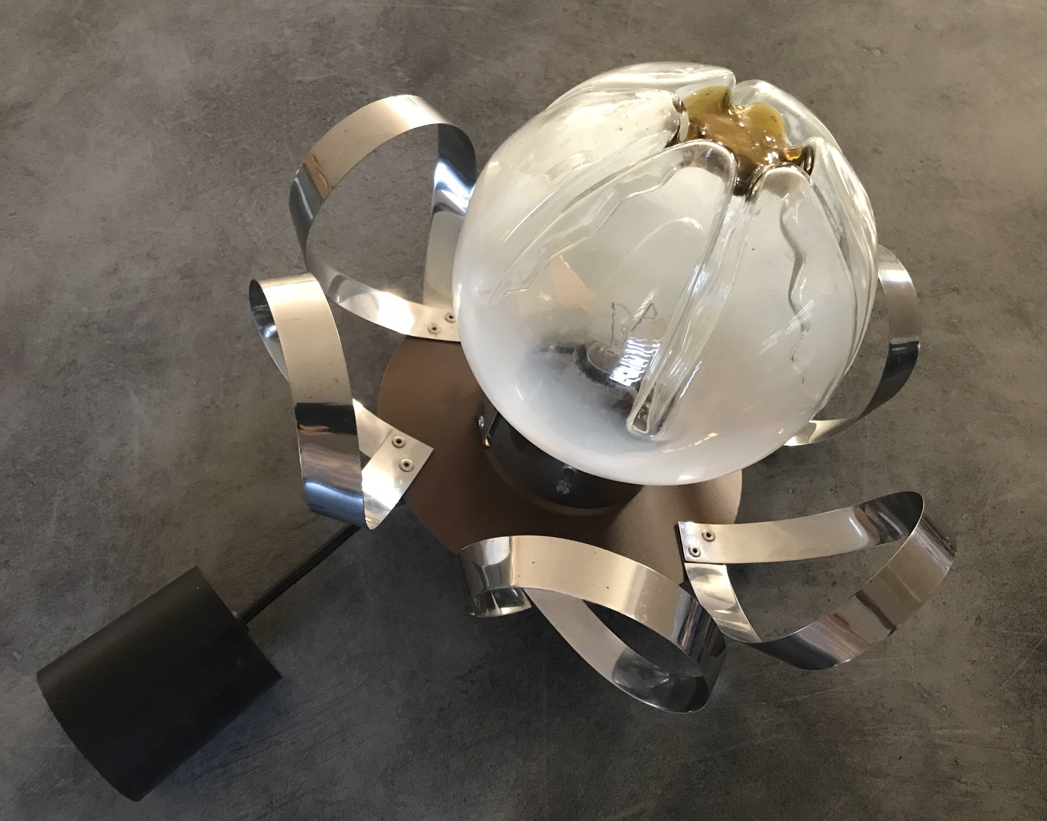 Suspension lustre Mazzega globe en verre de murano opalescent