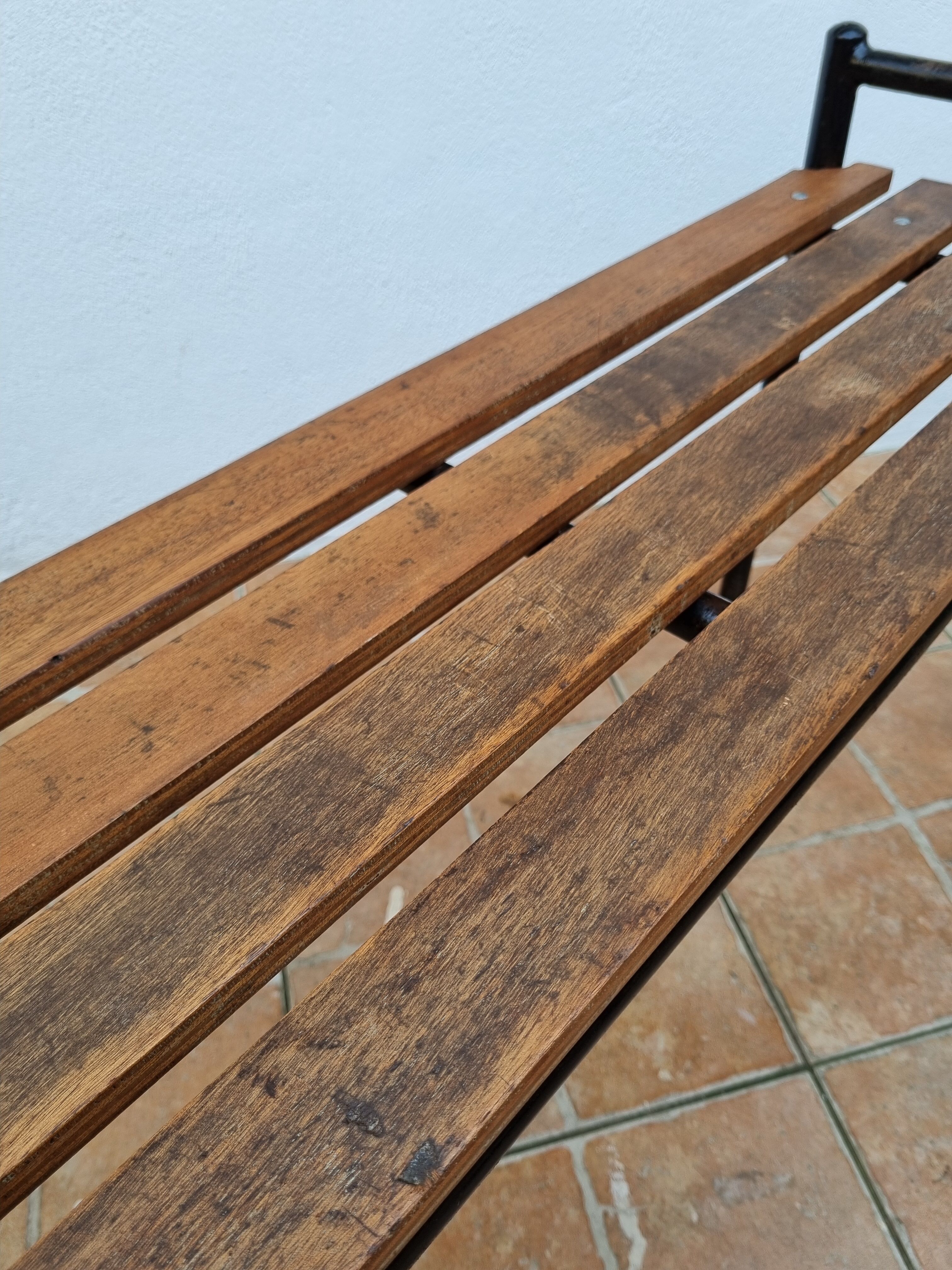 Bench in painted metal and wood, 100 cm