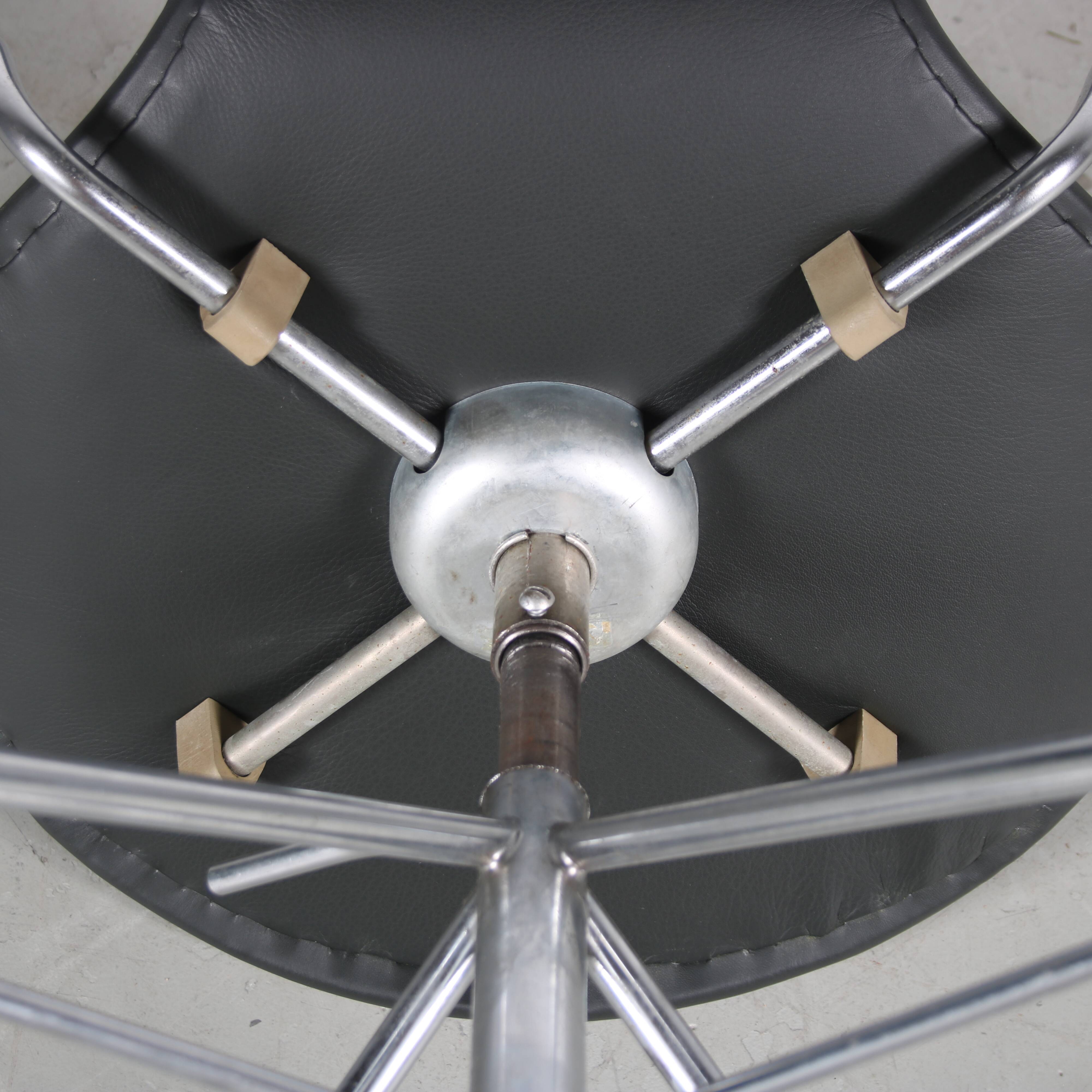 1950s “3217” Swivel desk chair by Arne Jacobsen for Fritz Hansen, Denmark