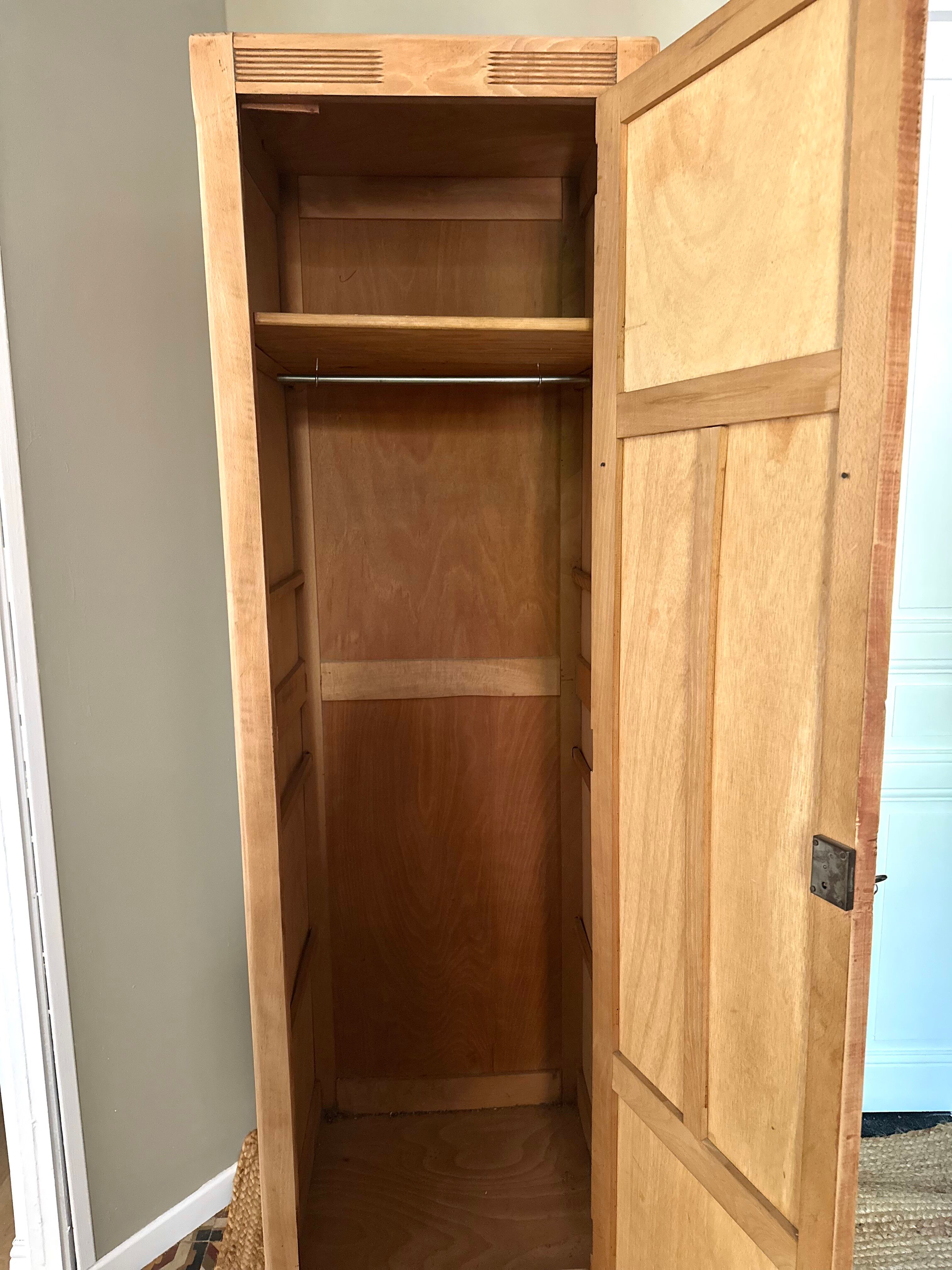 Parisian wardrobe bonnetière