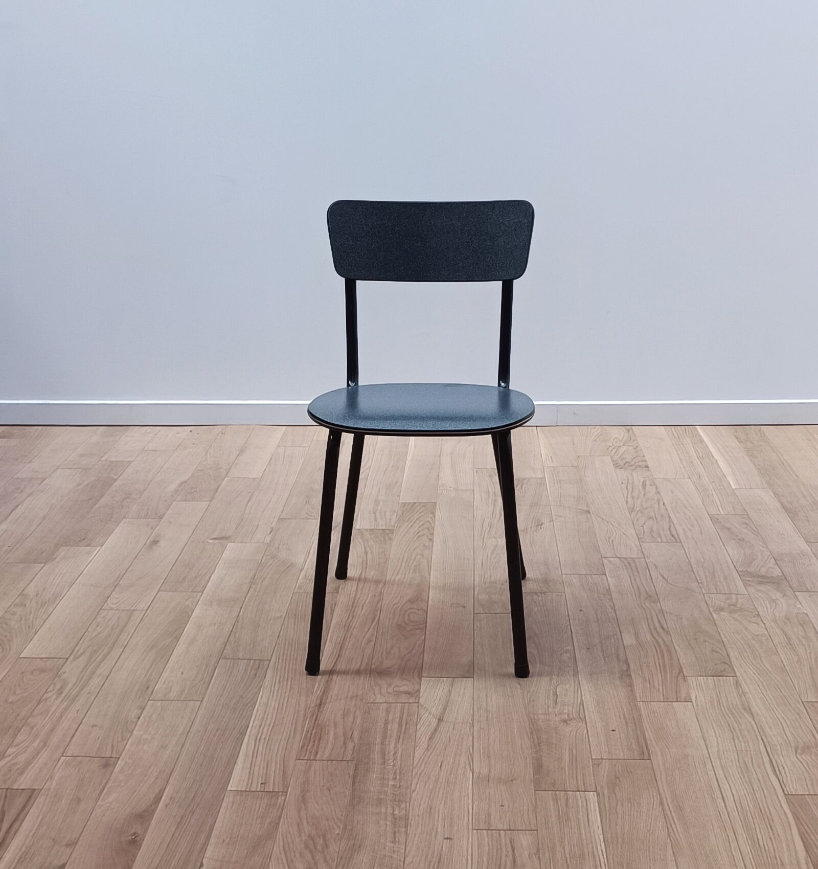 Chaise de cantine vintage
