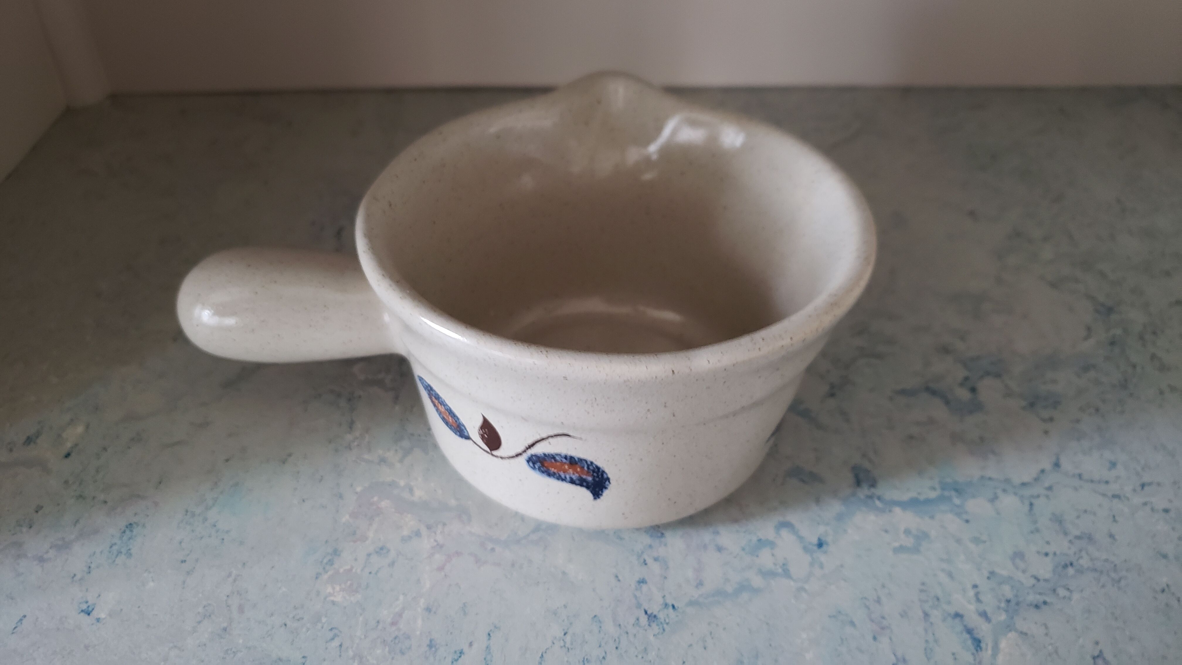 Small pitcher spout Saint Amand