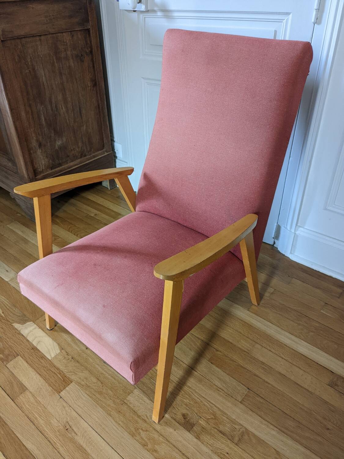 Fauteuil scandinave pieds compas