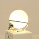 Lampe de table globe en chrome et verre blanc, Italie, années 1970