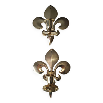 Pair of candlesticks/wall sconces, Fleurs de Lys shape/Symbol of royalty. In patinated brass