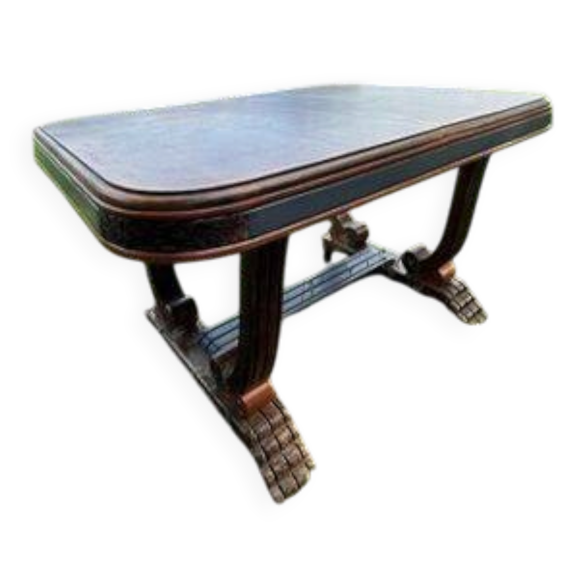 Art Deco table for 12 guests with extensions.
