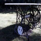 Table type bistrot foot singer