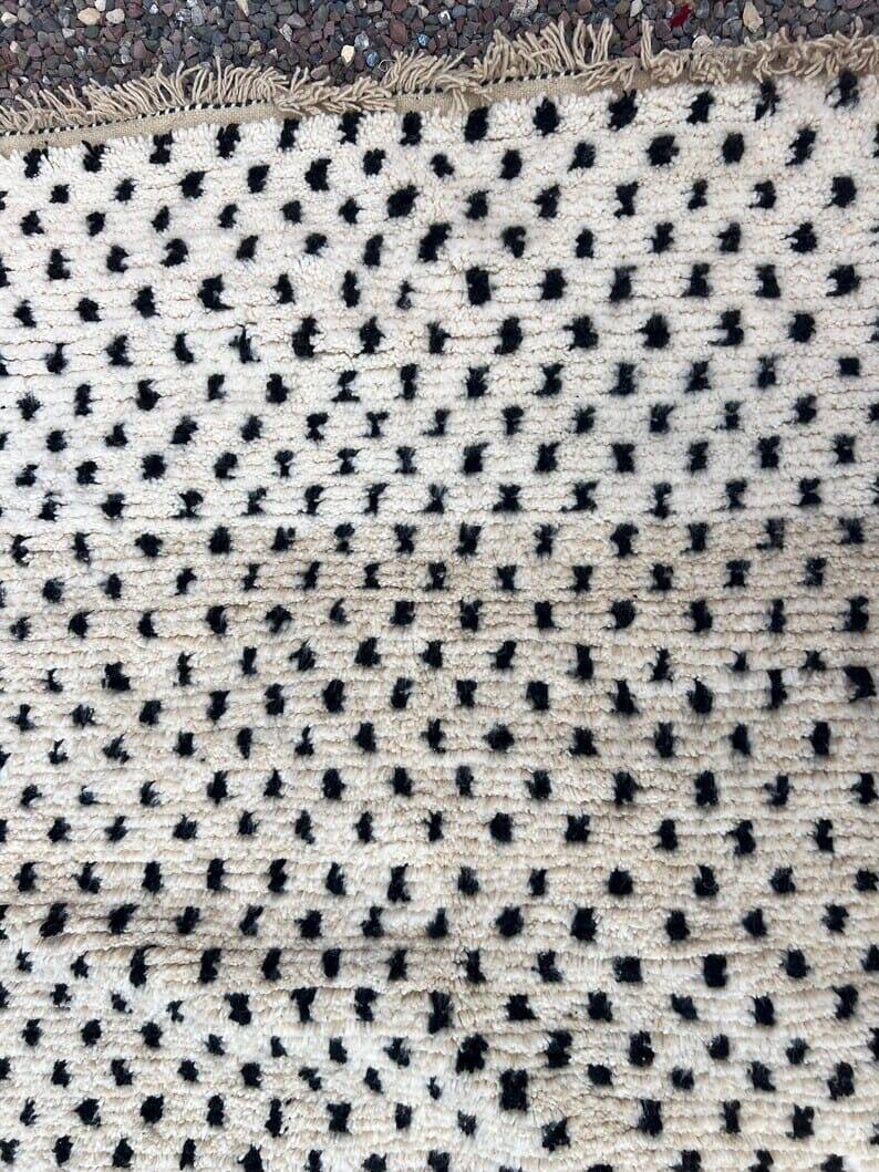 Handmade Berber rug, size 150 x 250 cm.