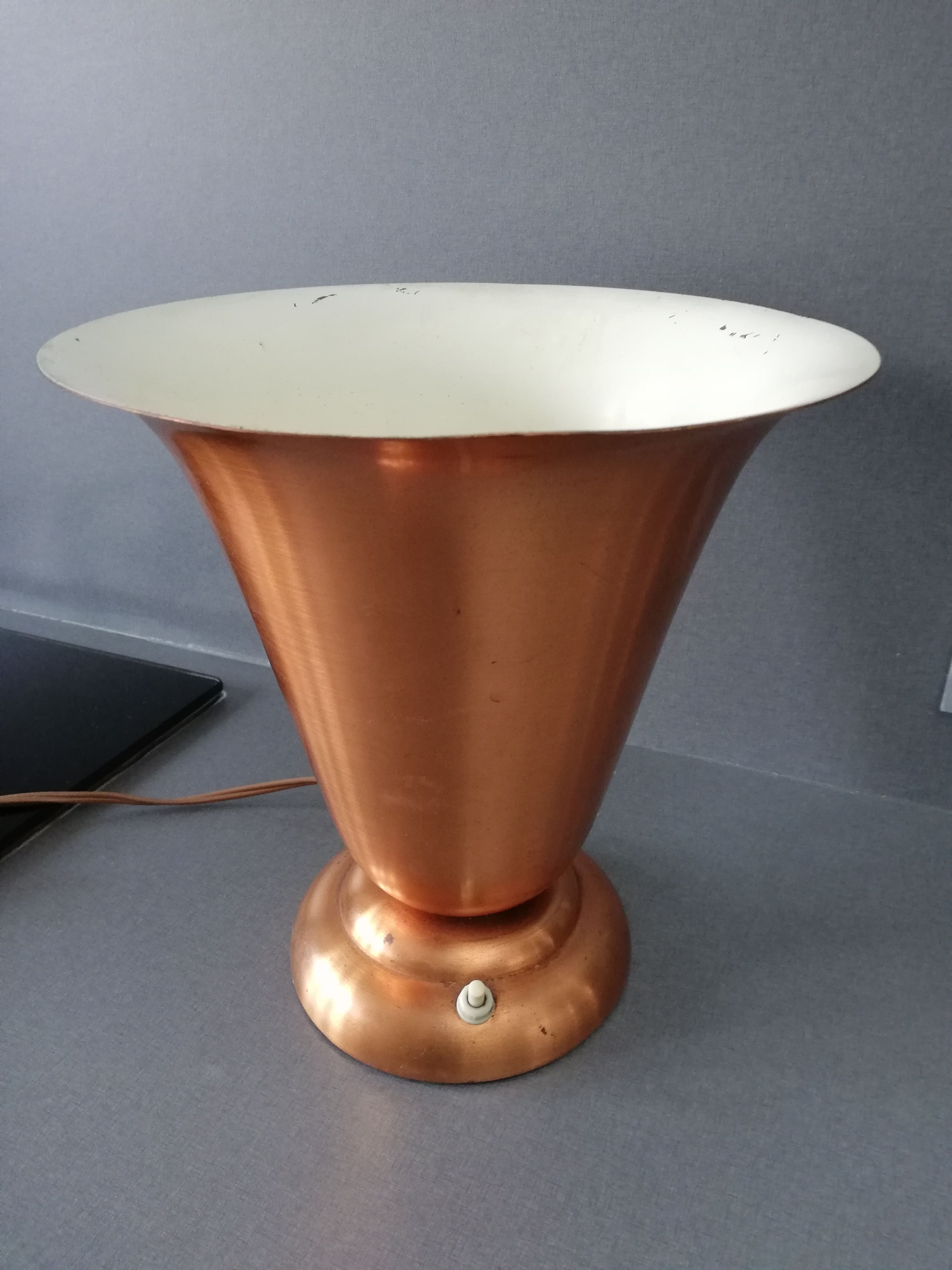 Art deco vase lamp
