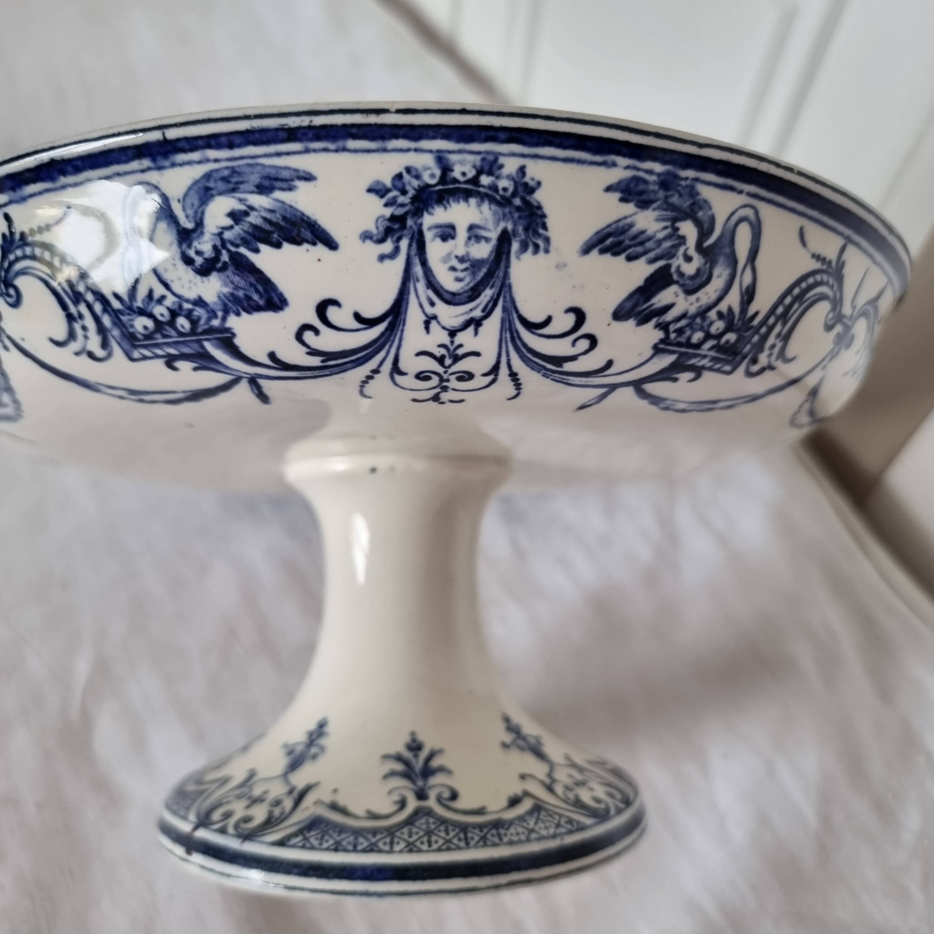 Old moustiers jules vieillard bourdeux compotier dish on base, late 19th century