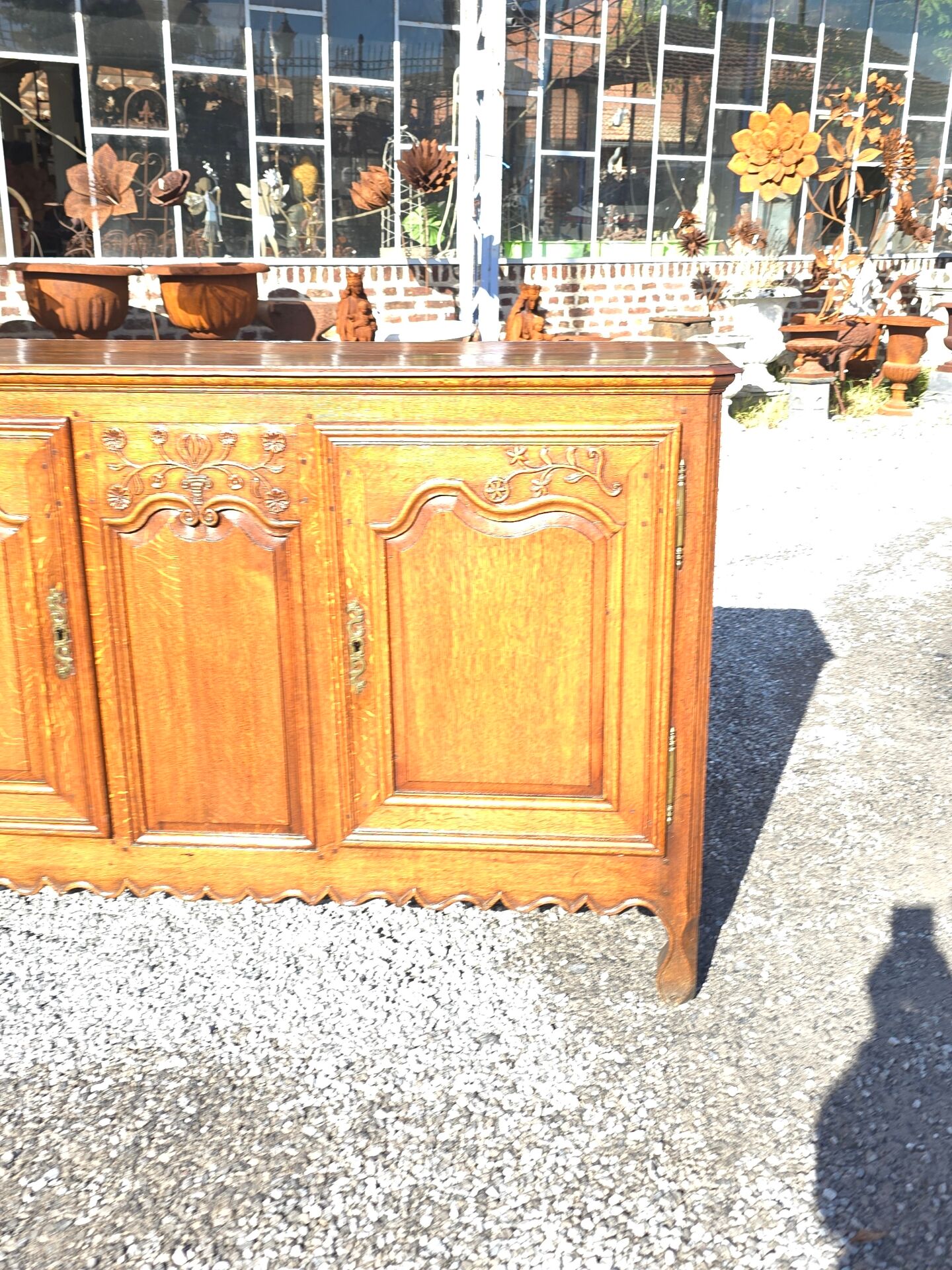 Very oak sideboard with 2 doors