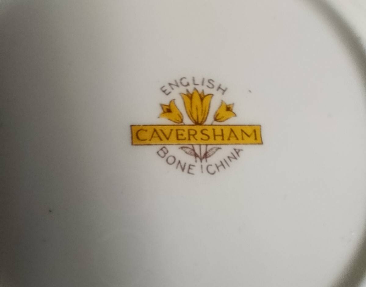 Set of two Caversham trios (cup, saucer and squared plate) , England, 1940s