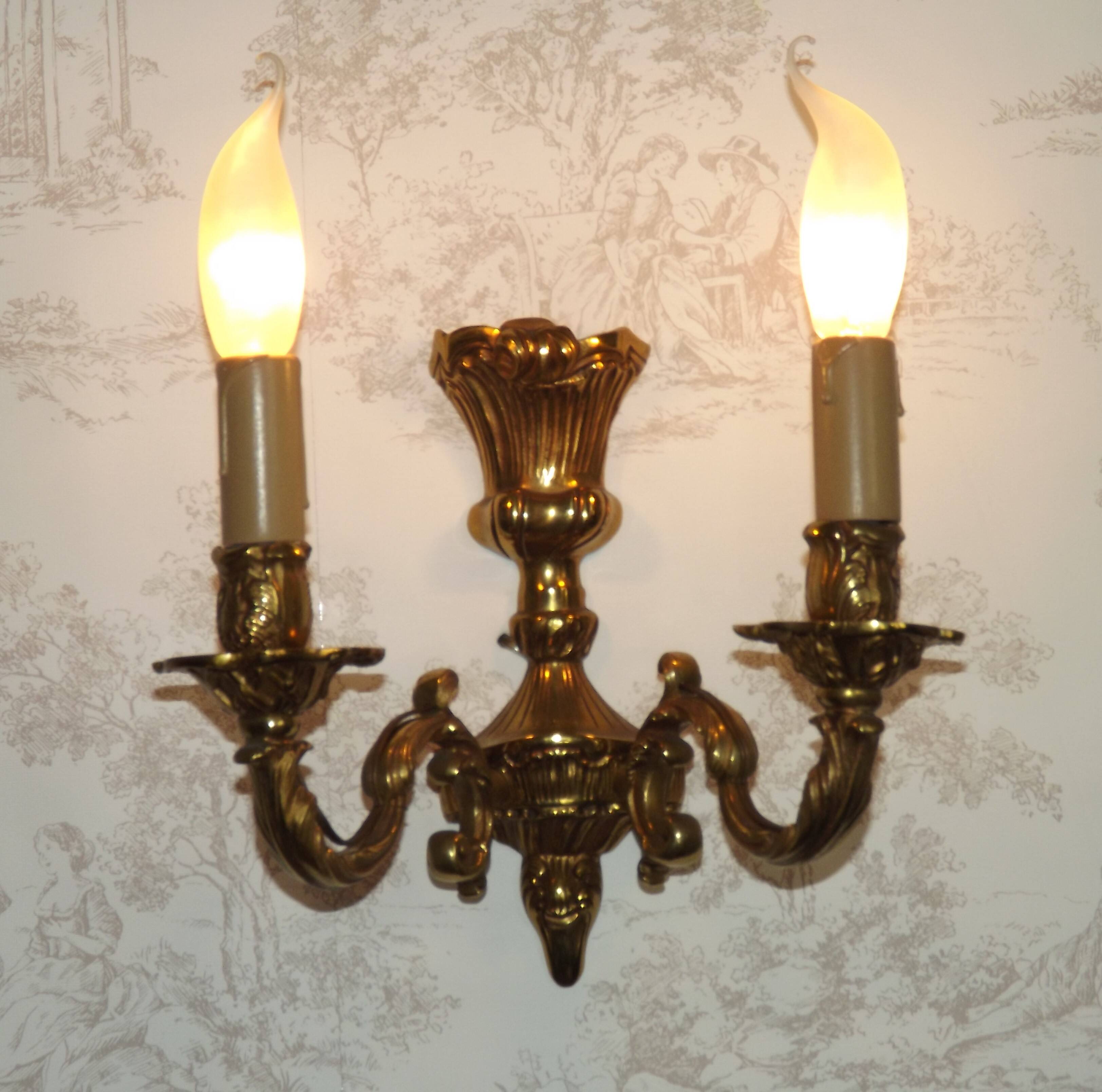 Pair of French baroque brass wall sconces with two branches, decorated with acanthus and wickerwork.