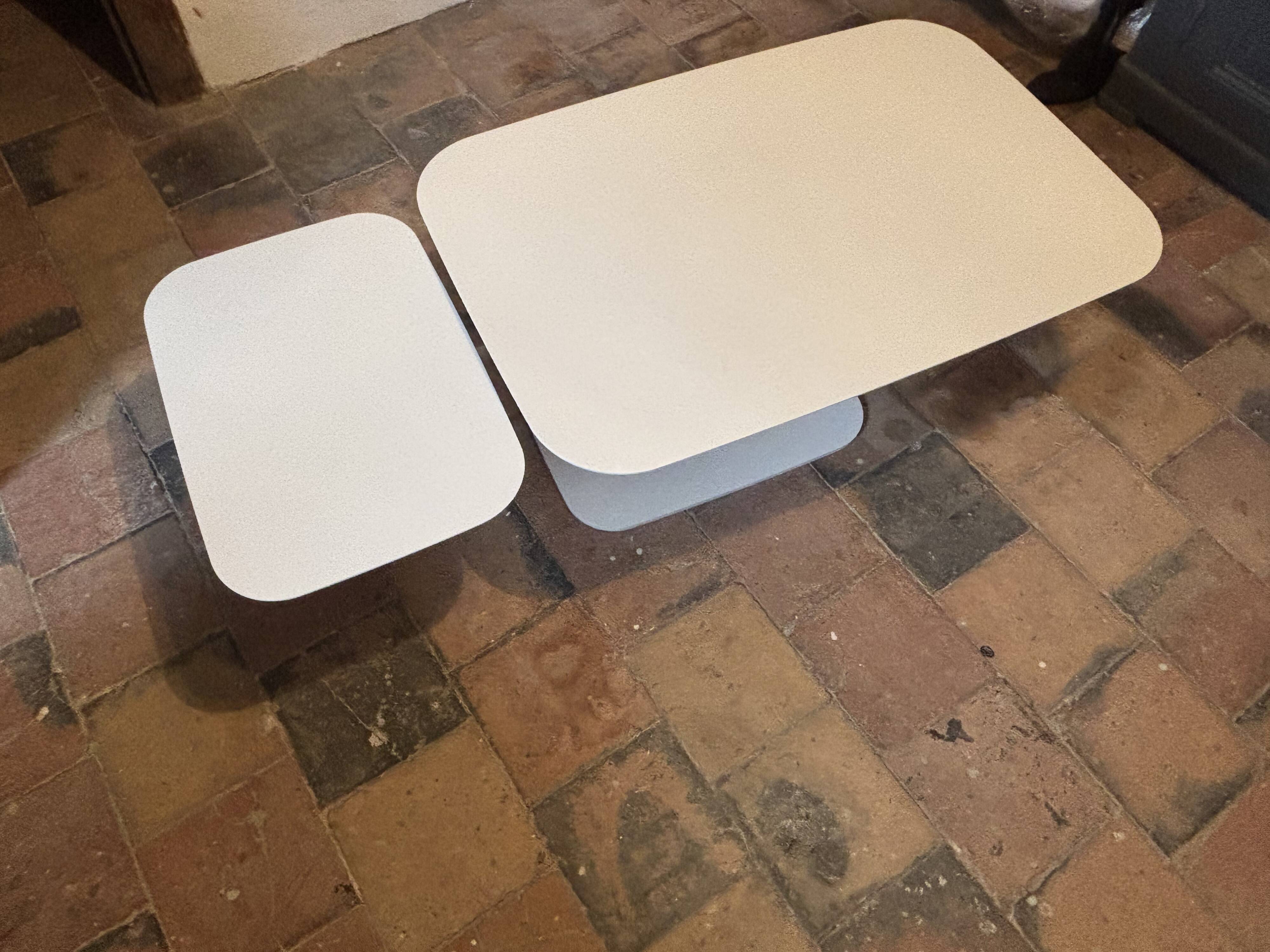 360-degree coffee table / Roberto Paoli for Ligne Roset