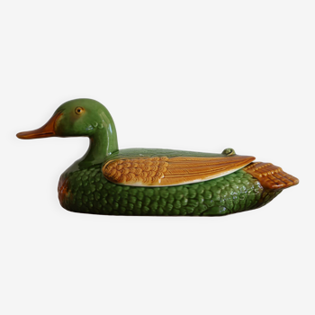 Central tureen, slip dish and lid, duck shape