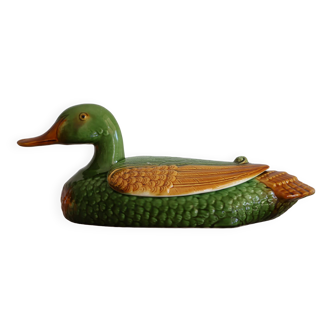 Central tureen, slip dish and lid, duck shape