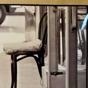Photo of New York, Cat with rolling eyes in front of a shoe shine, 1960