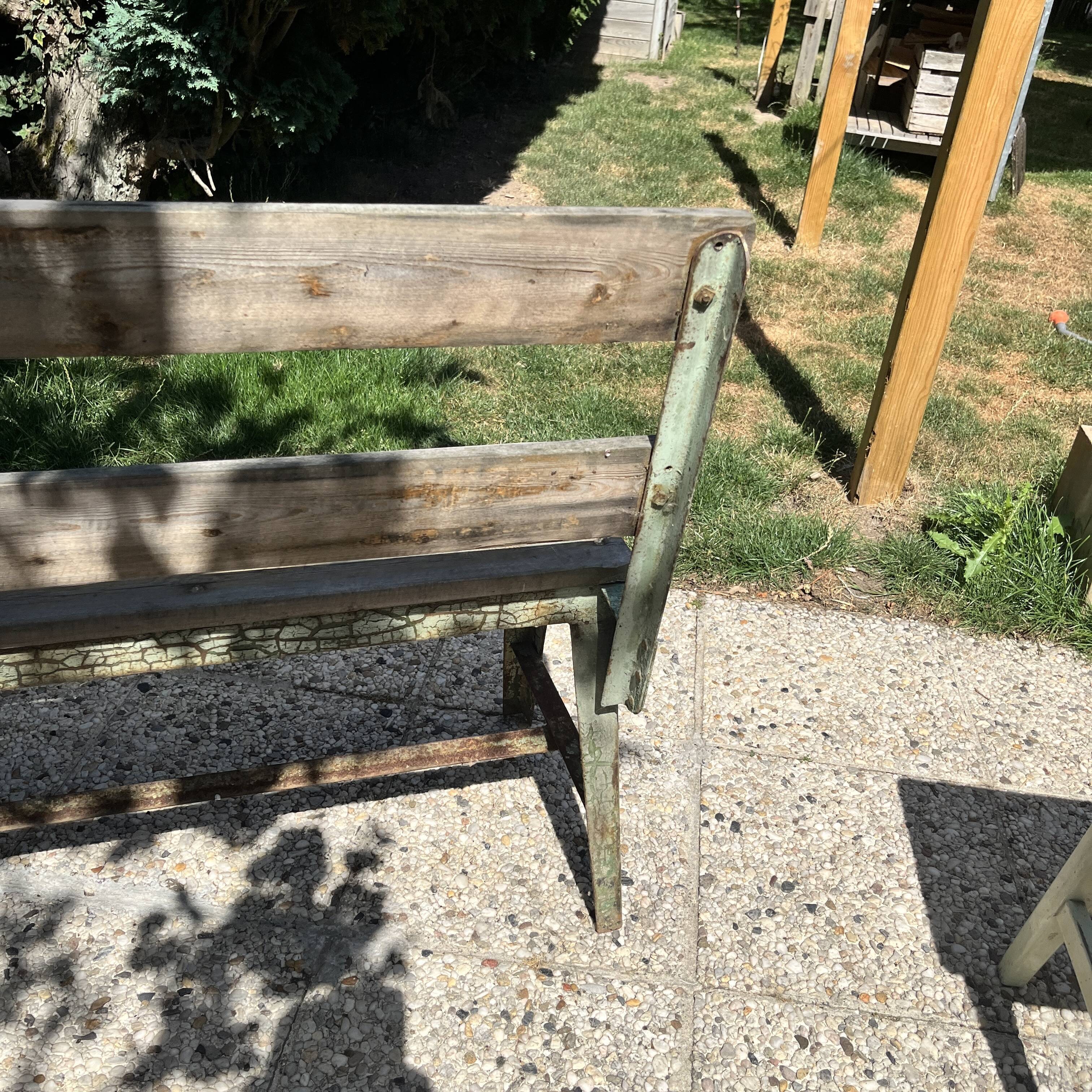 Garden bench in iron and wood and these 2 wooden stools