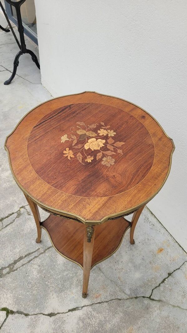 Guéridon selette table d'appoint style Louis XV em marqueterie et bois de rose décorées- 1900s