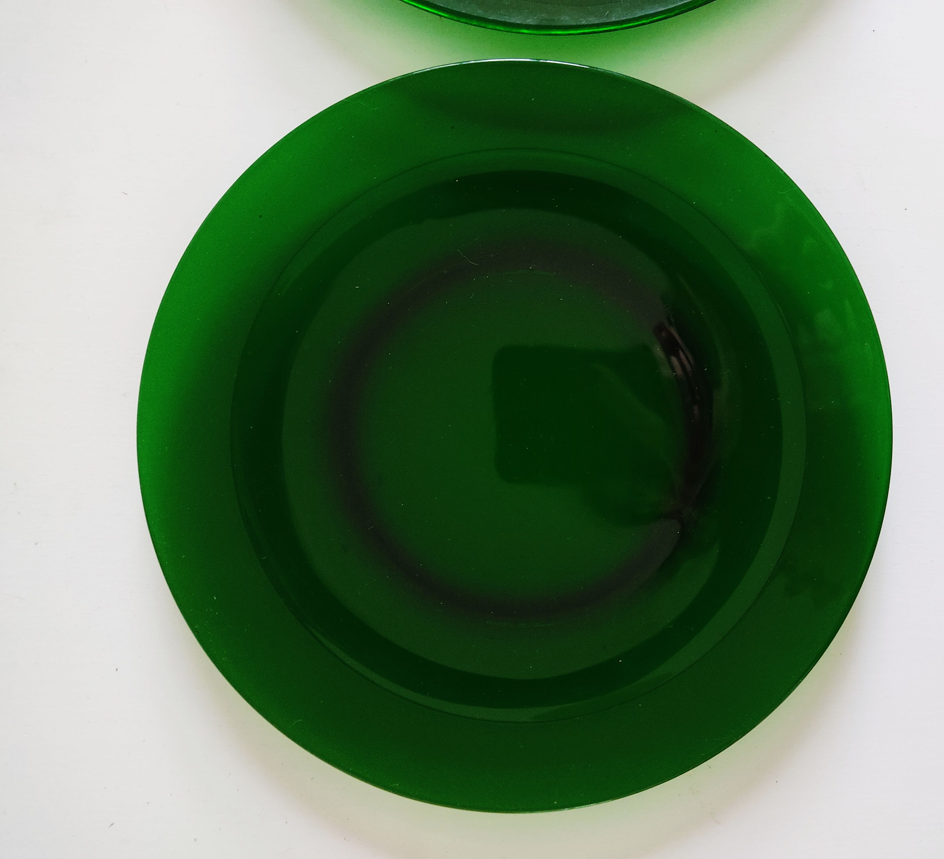 6 dishes in green glass