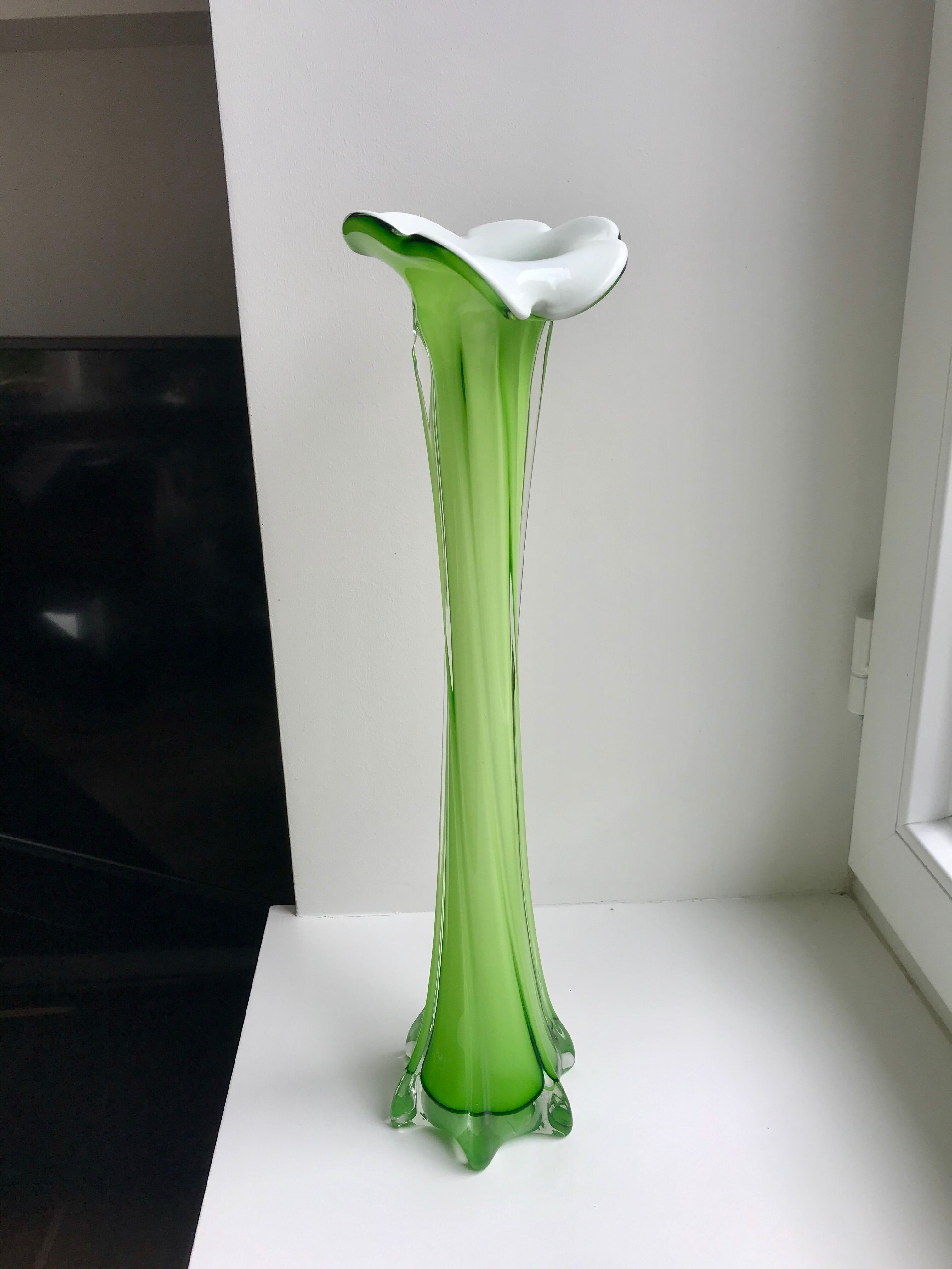large soliflore vase in opaline and apple green glass Murano style 60s-70s