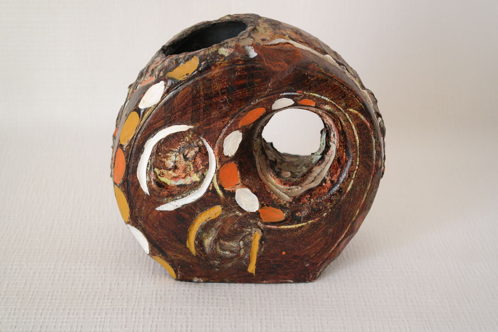 Ceramic vase with modernist bas-reliefs by Luigi Santi from the 1950s.