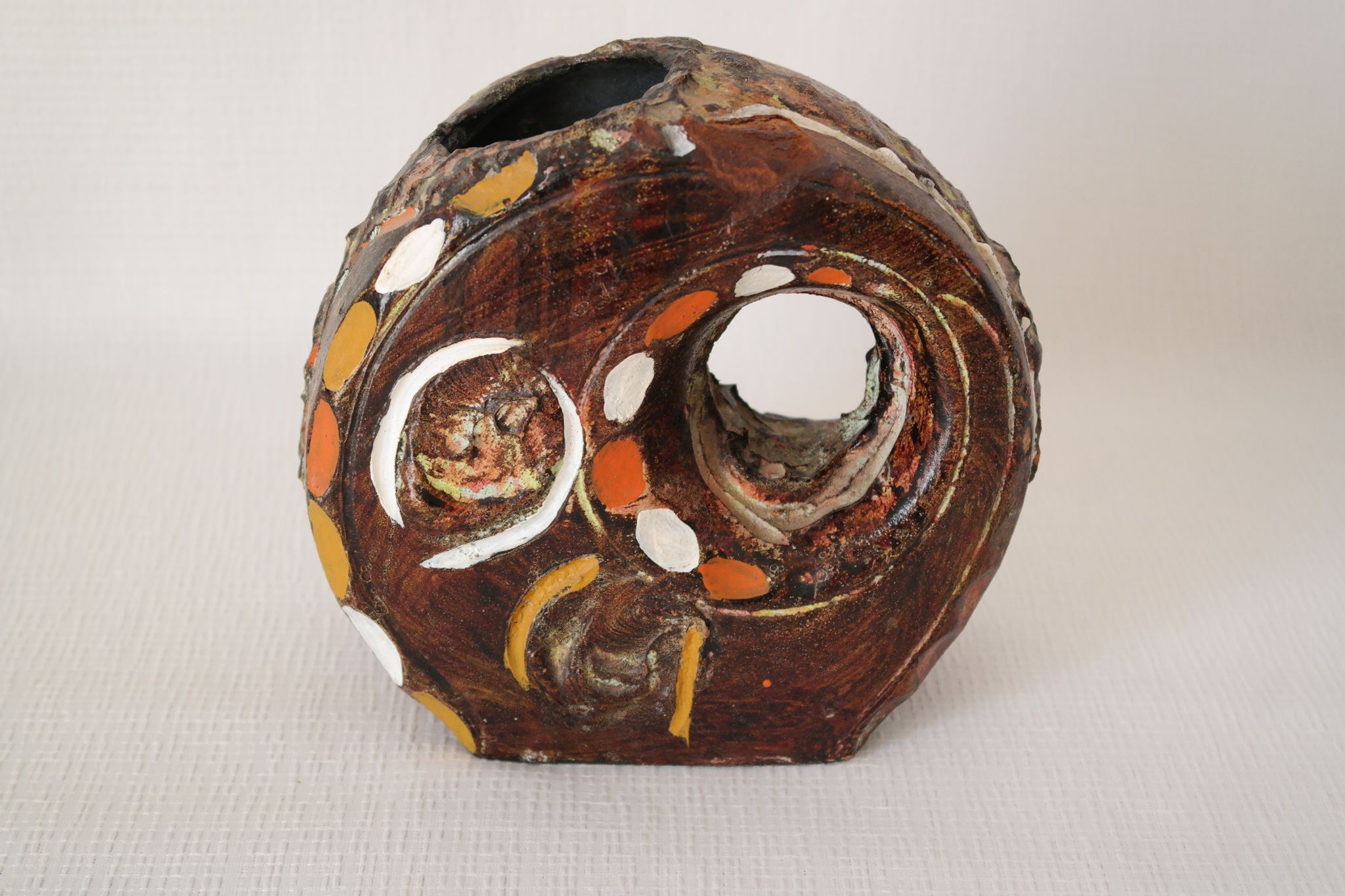 Ceramic vase with modernist bas-reliefs by Luigi Santi from the 1950s.