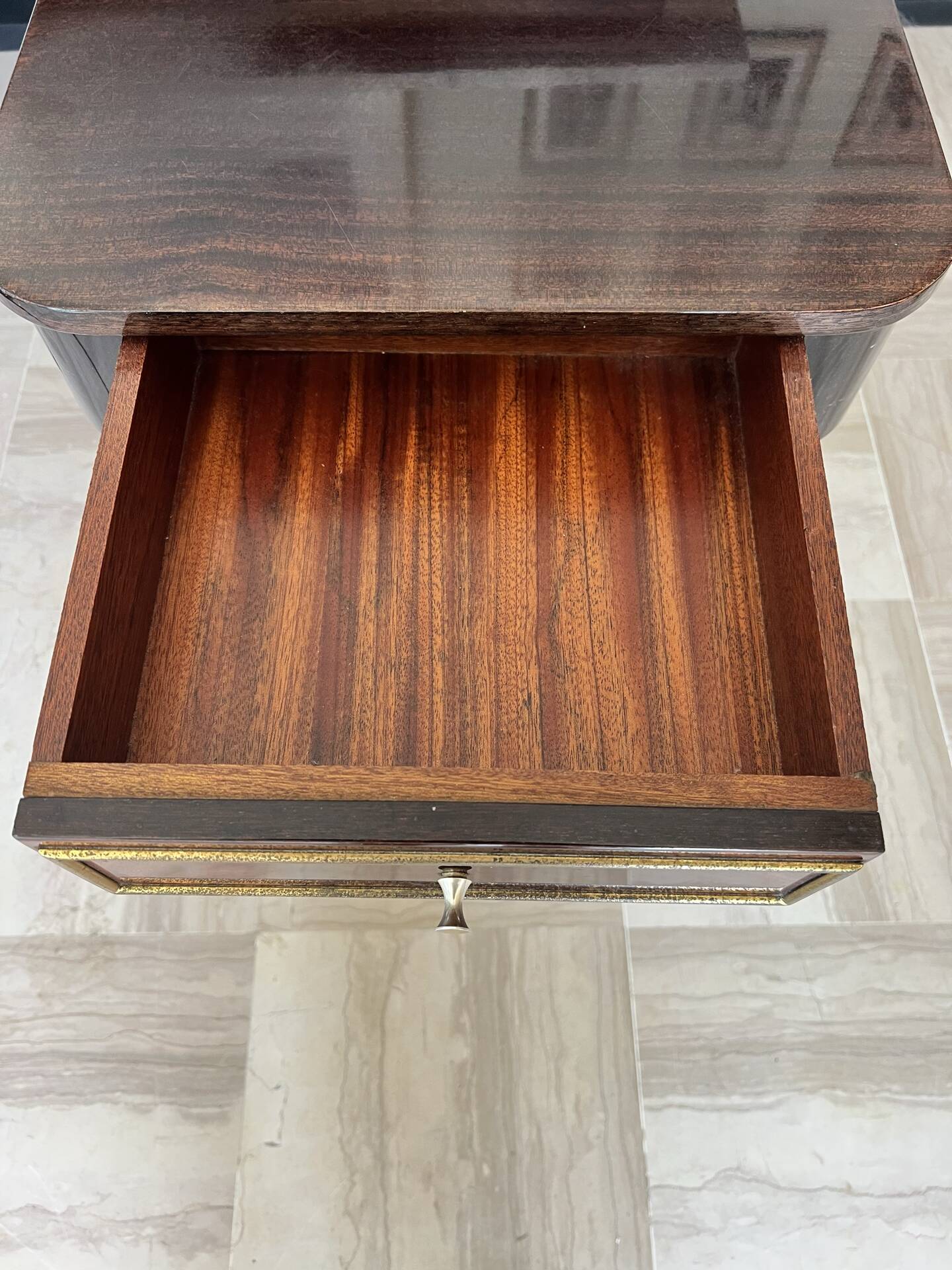 Paire de tables chevet/appoint, acajou,bois noirci,style néoclassiqu