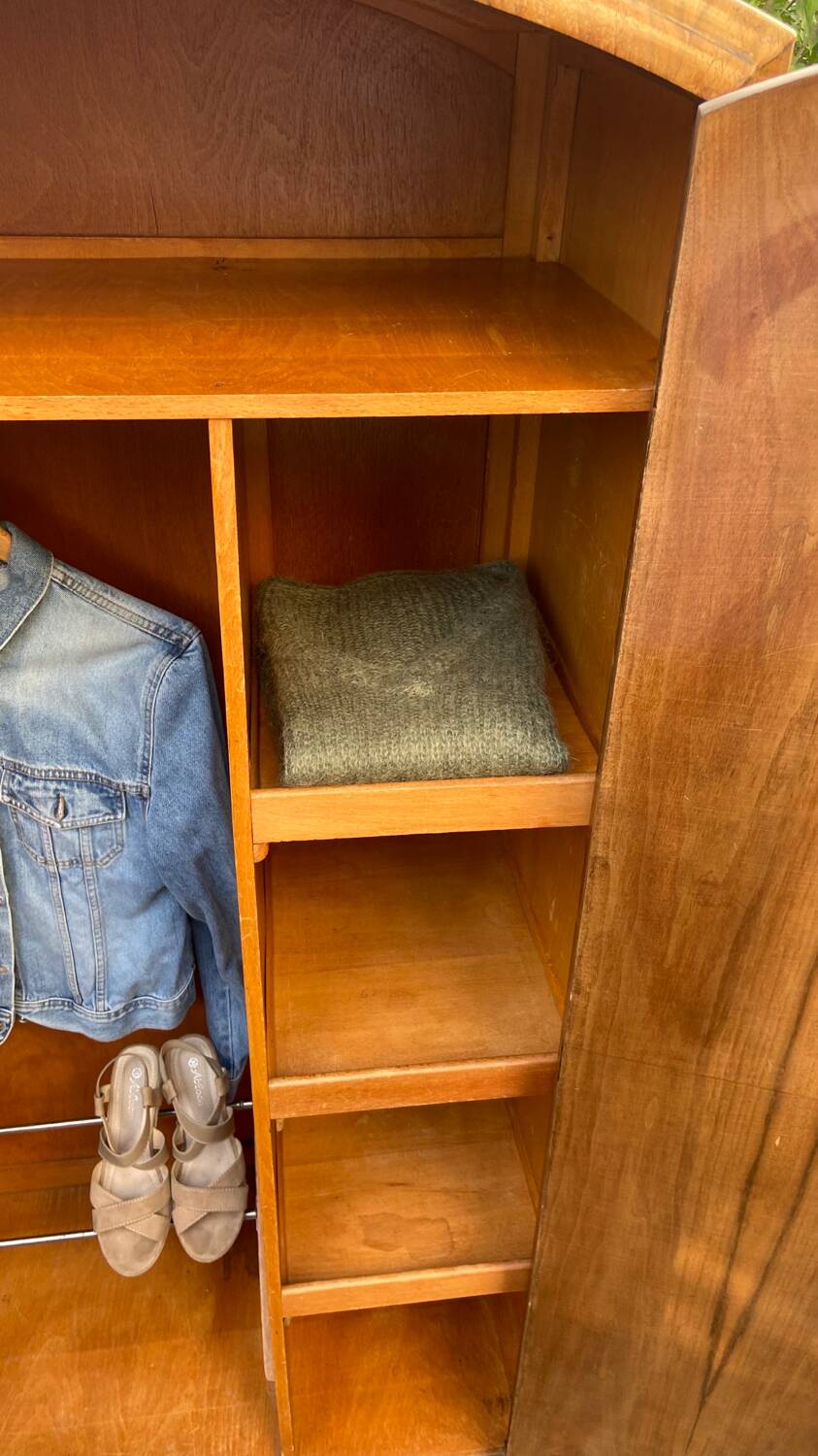 Small Art Deco cabinet 1930 in elm burl