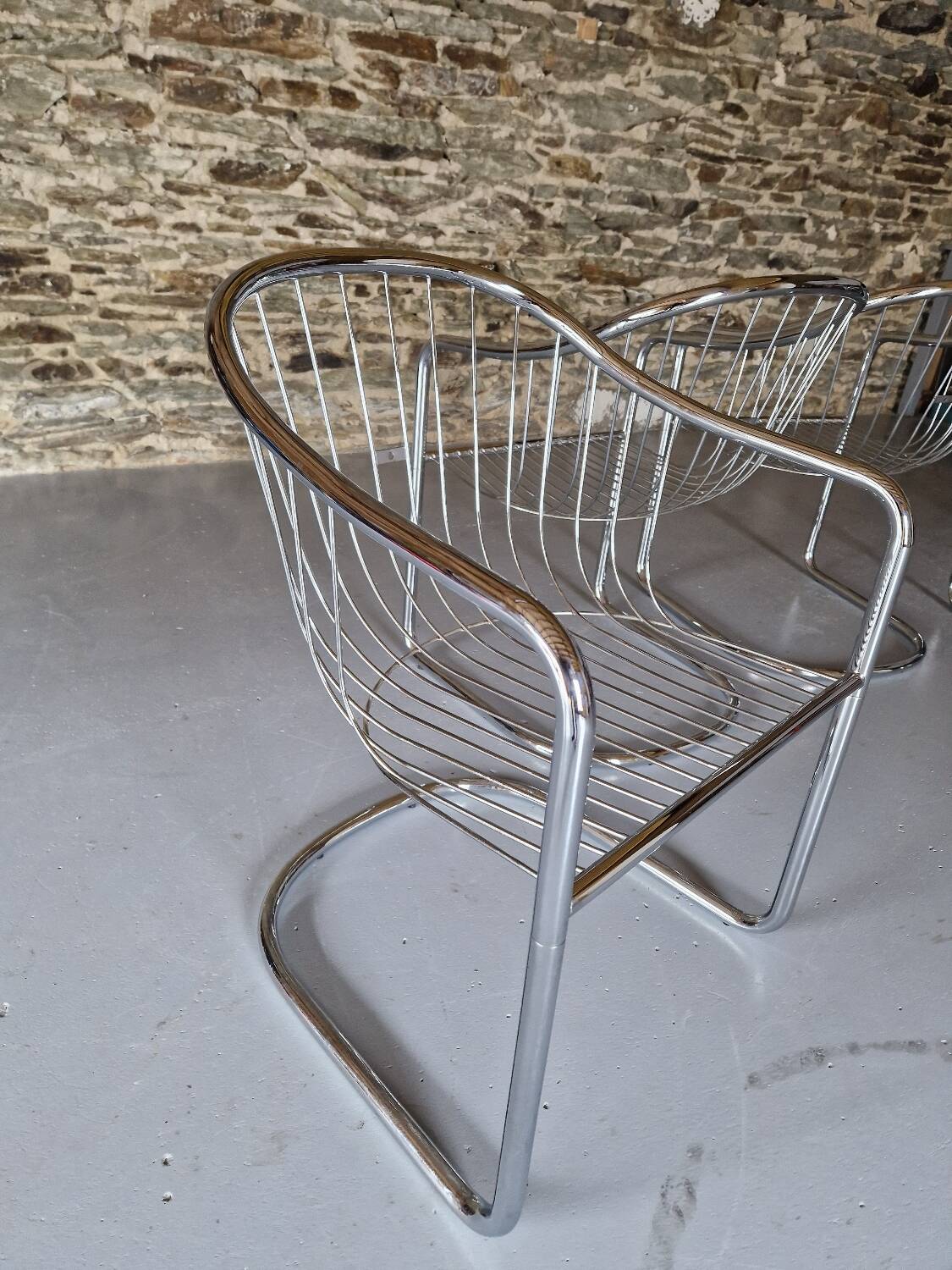 Lot de 4 Chaises à Bras, En Métal Chromé – 1970